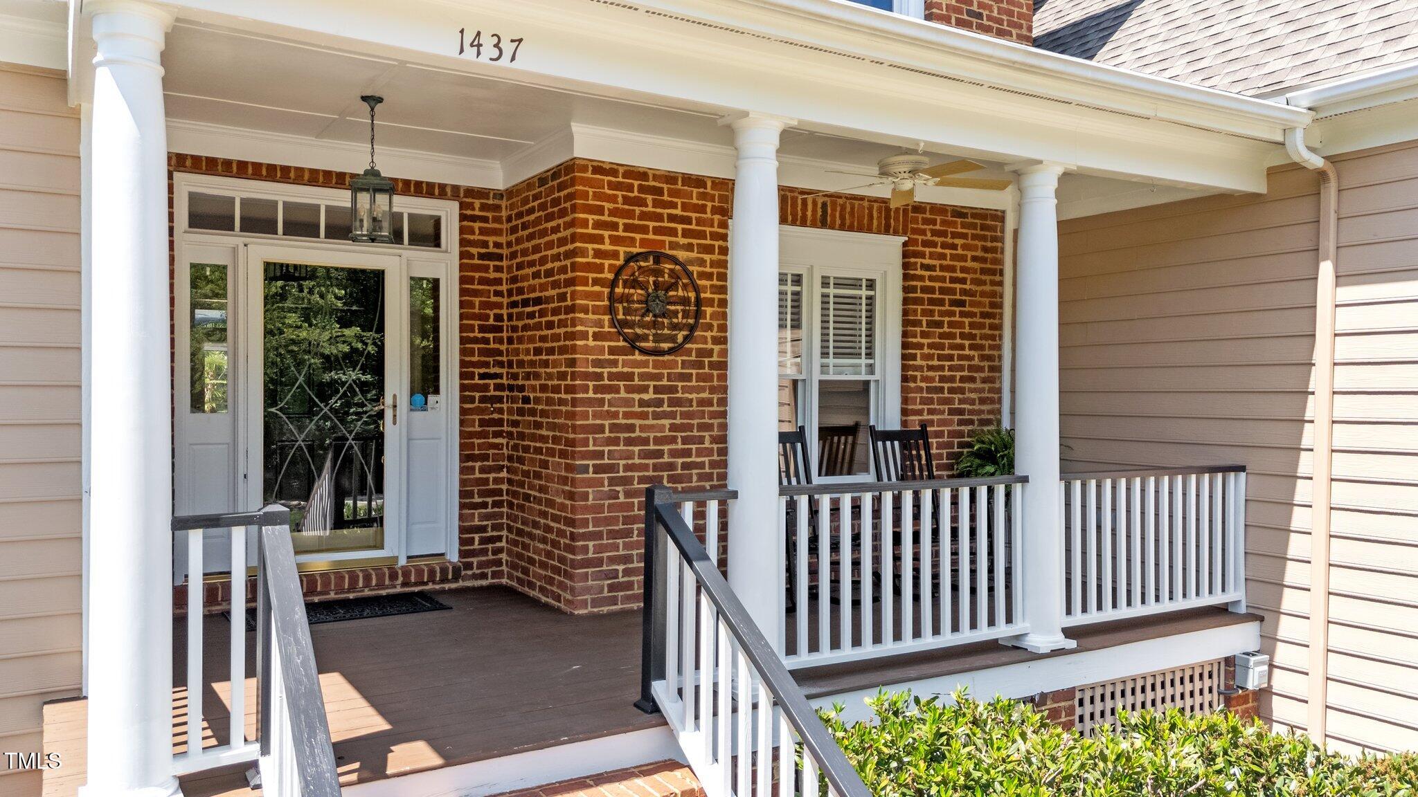 1437 Chelton Oaks Place