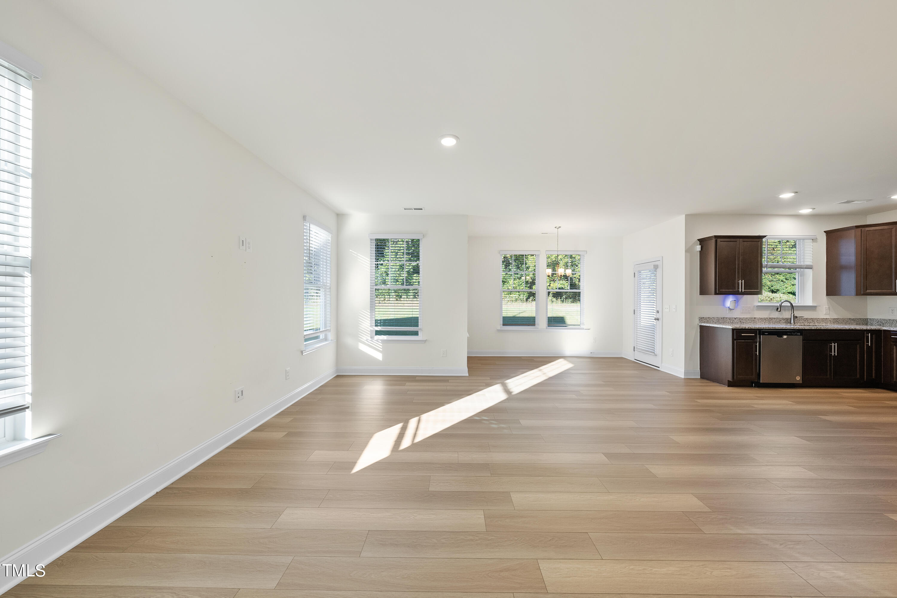 Zebulon, North Carolina 27597, United States, 3 Bedrooms Bedrooms, ,3 BathroomsBathrooms,Residential,Pending,38433