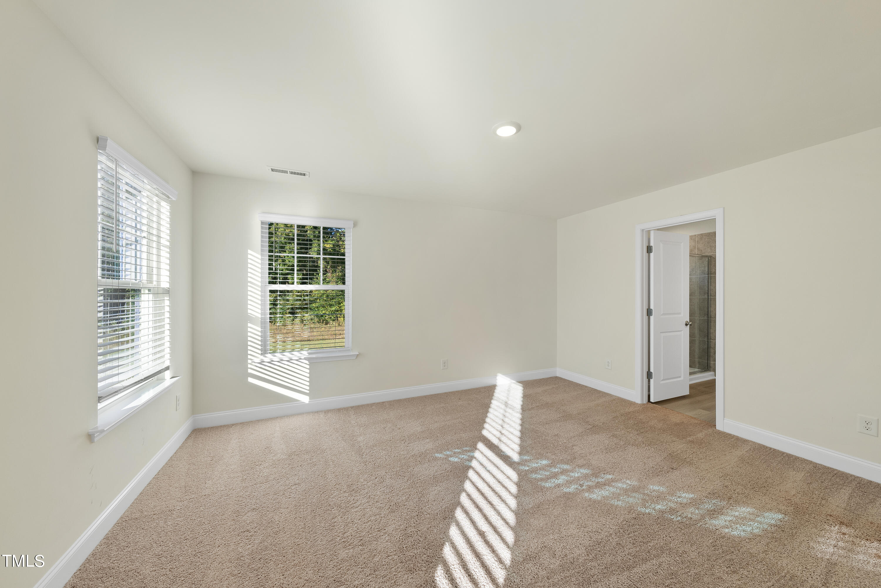 Zebulon, North Carolina 27597, United States, 3 Bedrooms Bedrooms, ,3 BathroomsBathrooms,Residential,Pending,38433