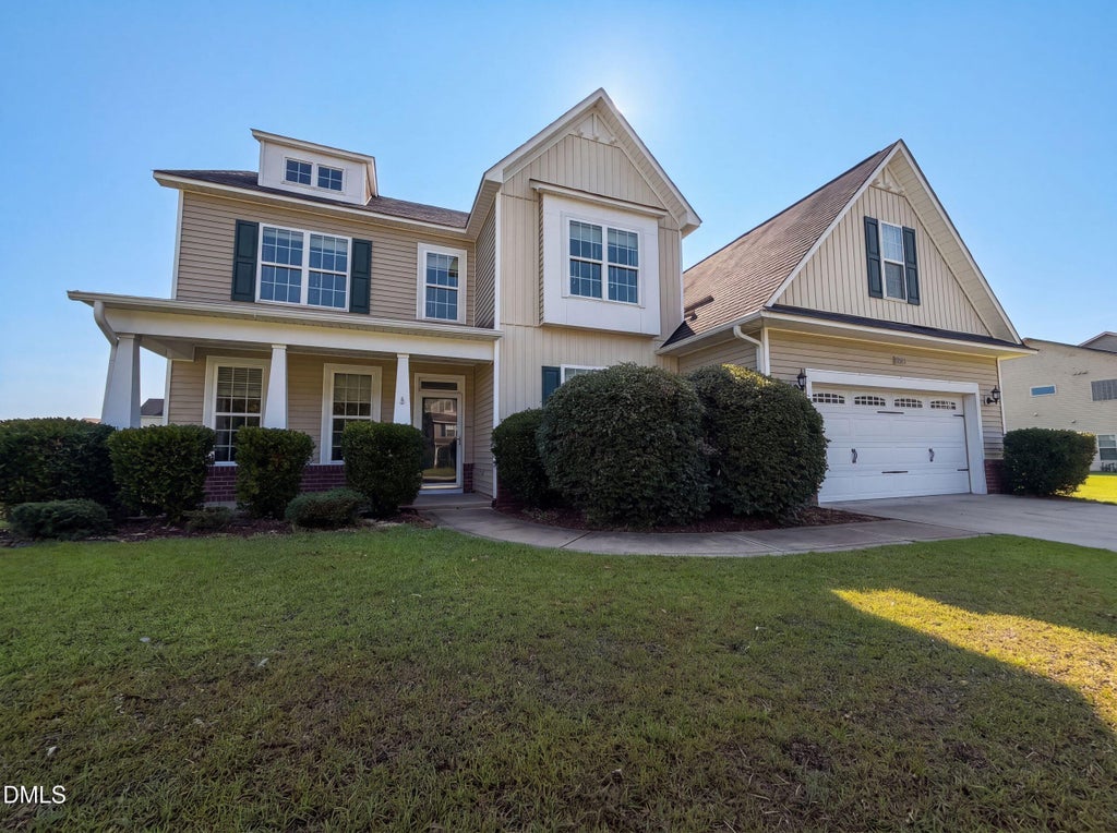Photo of 940 Pecan Grove Loop, Hope Mills, NC 28348 (MLS # 10183404)