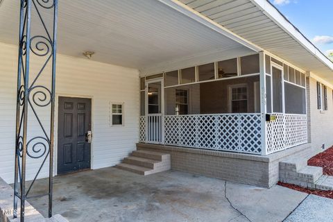 A home in La Grange