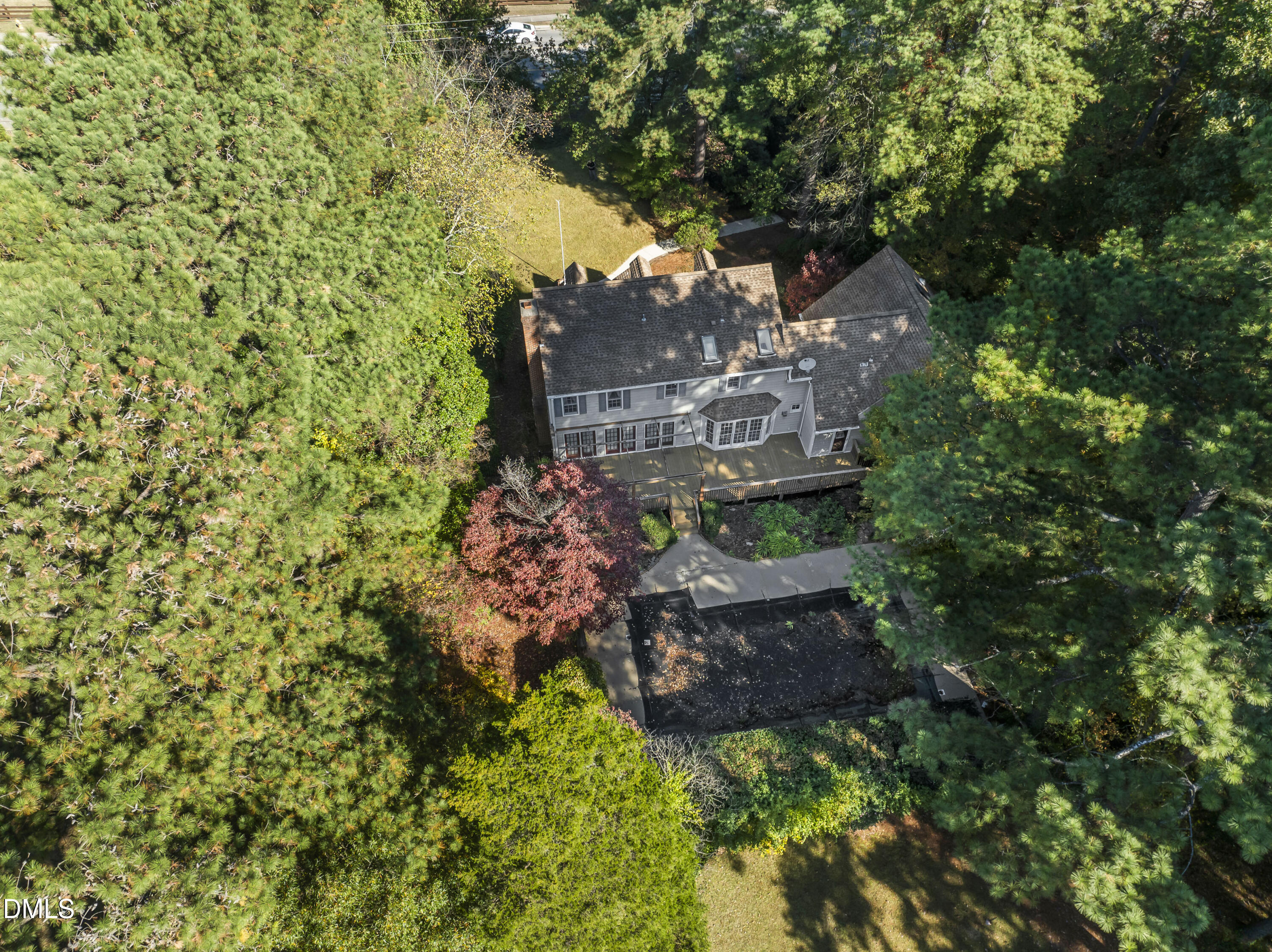 909 Willow Run South Drive