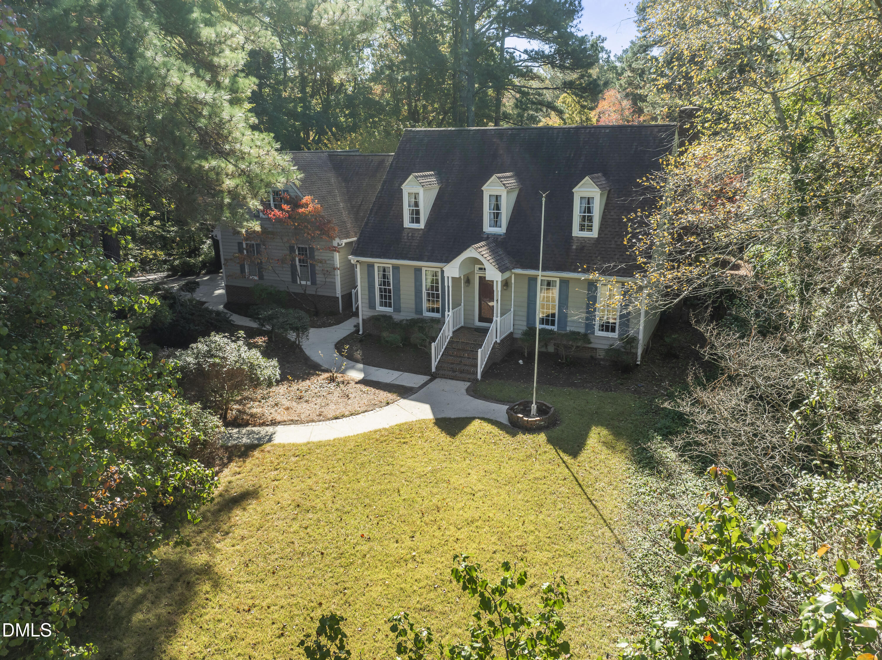 909 Willow Run South Drive