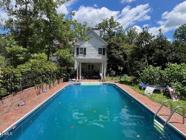 105 W Knox Street