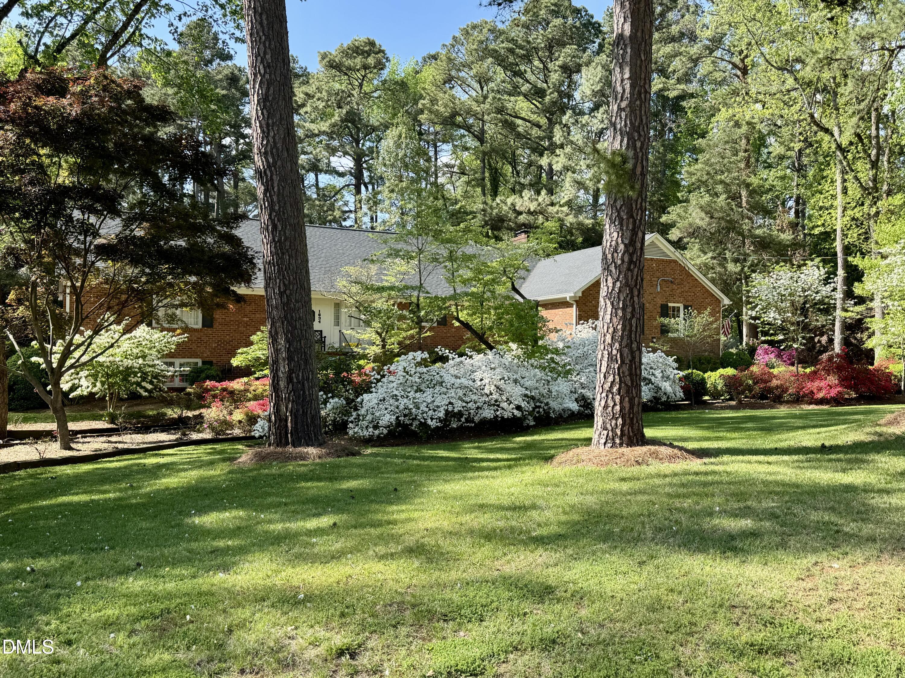 1634 Crescent Drive