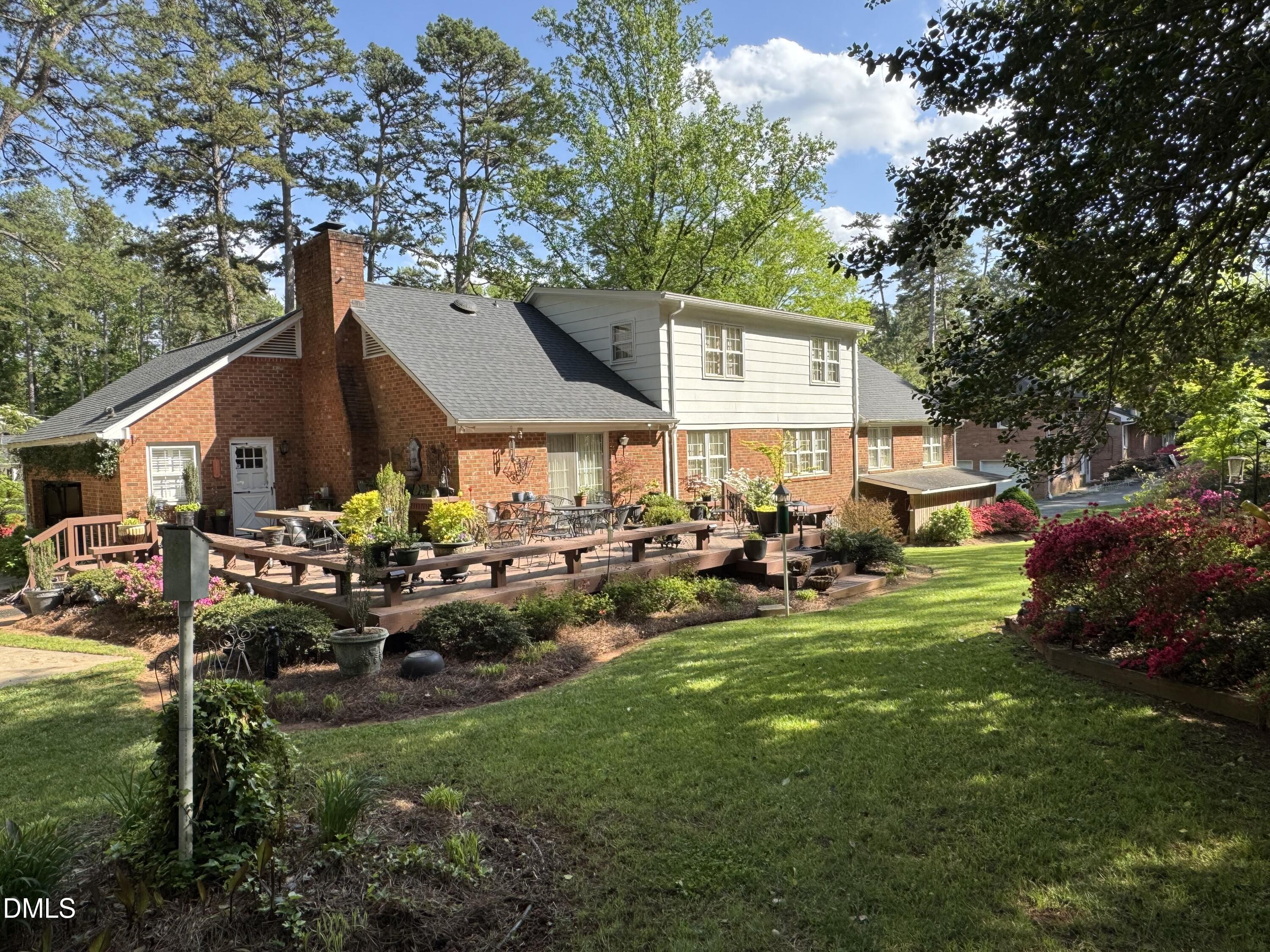 1634 Crescent Drive