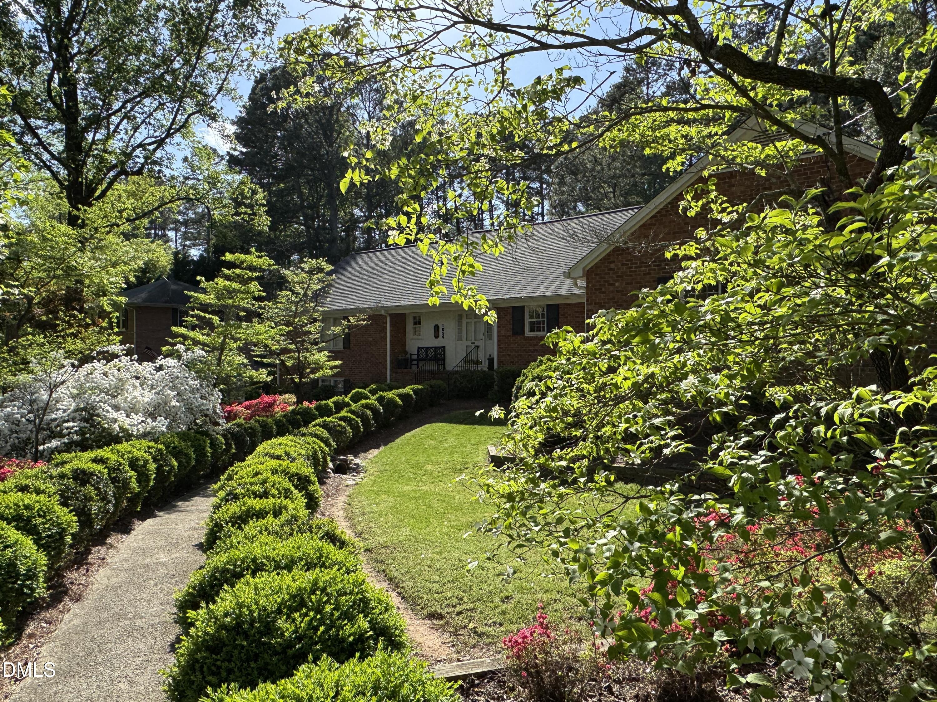 1634 Crescent Drive