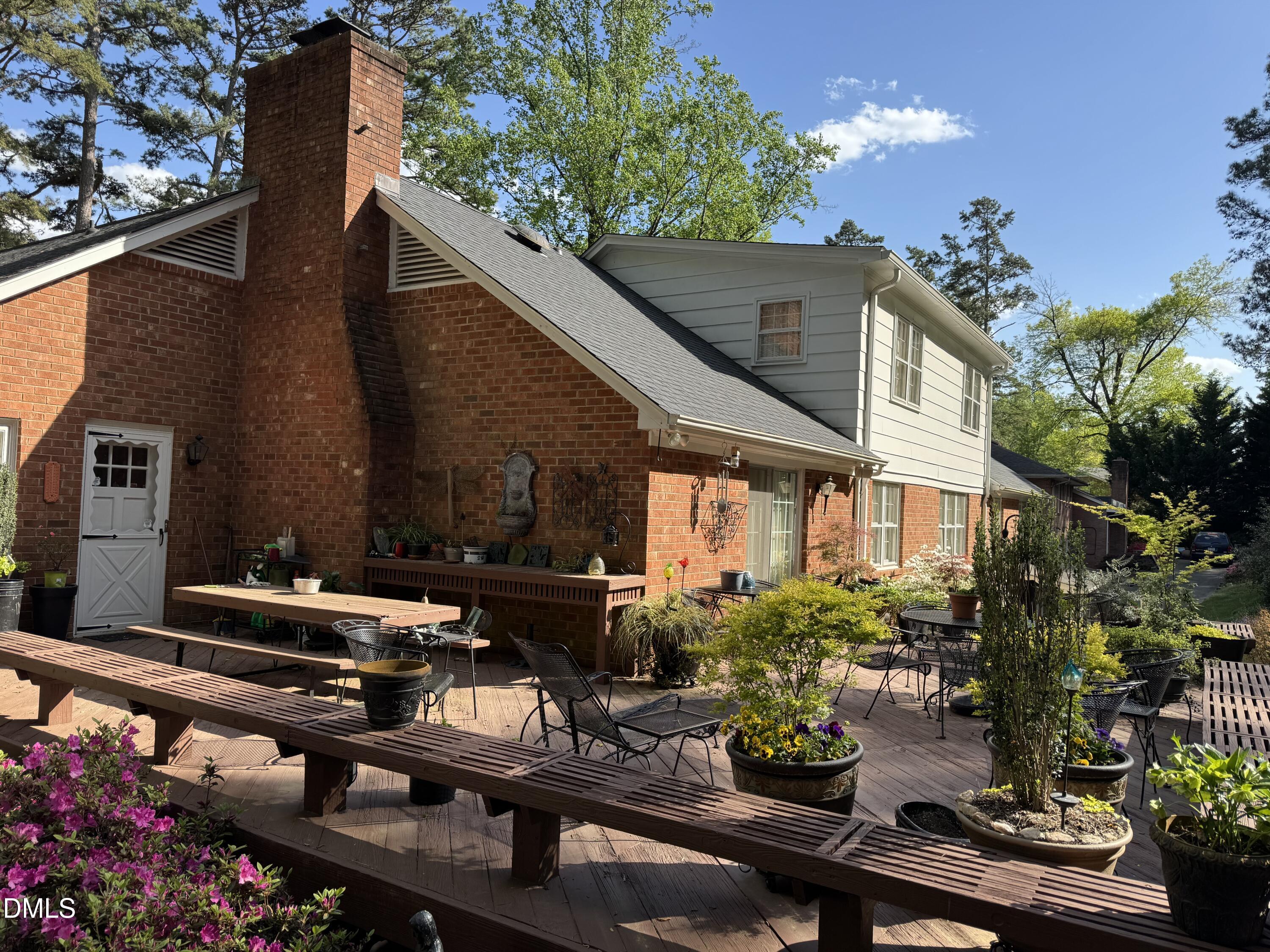 1634 Crescent Drive