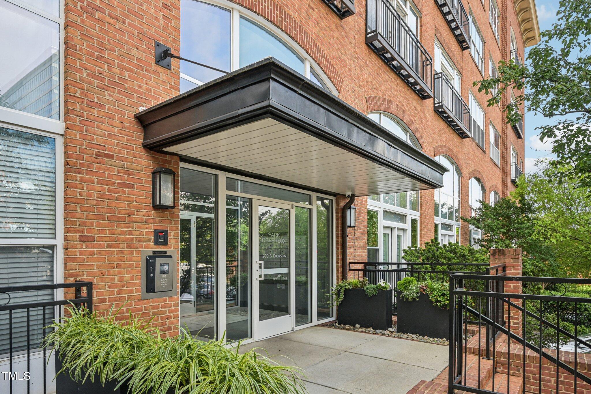 200 S Dawson Street 114