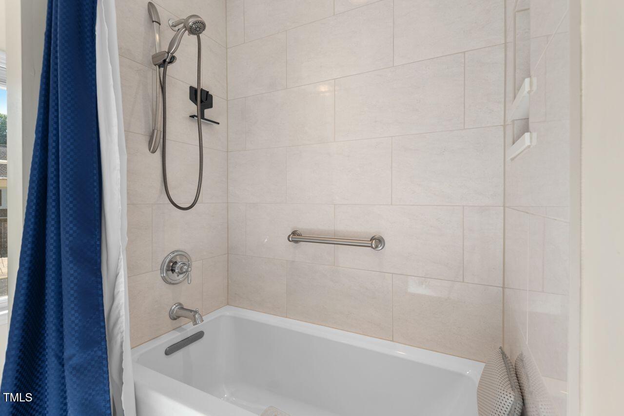 Hillsborough, North Carolina 27278, United States, 4 Bedrooms Bedrooms, ,3 BathroomsBathrooms,Residential,Pending,141377