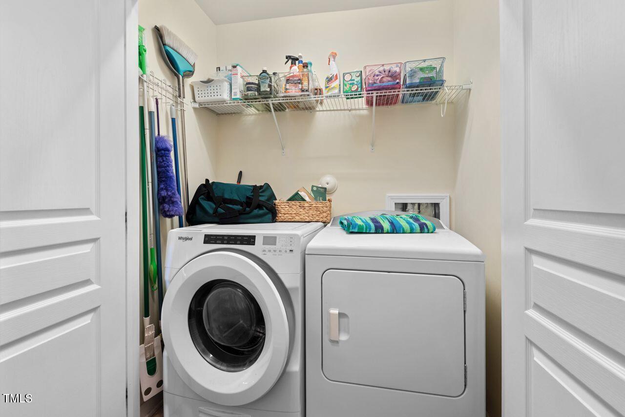 Hillsborough, North Carolina 27278, United States, 4 Bedrooms Bedrooms, ,3 BathroomsBathrooms,Residential,Pending,141377