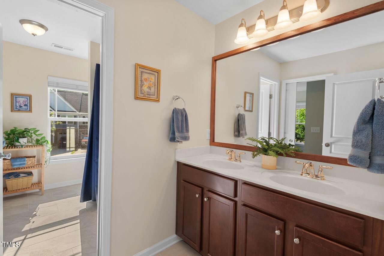 Hillsborough, North Carolina 27278, United States, 4 Bedrooms Bedrooms, ,3 BathroomsBathrooms,Residential,Pending,141377