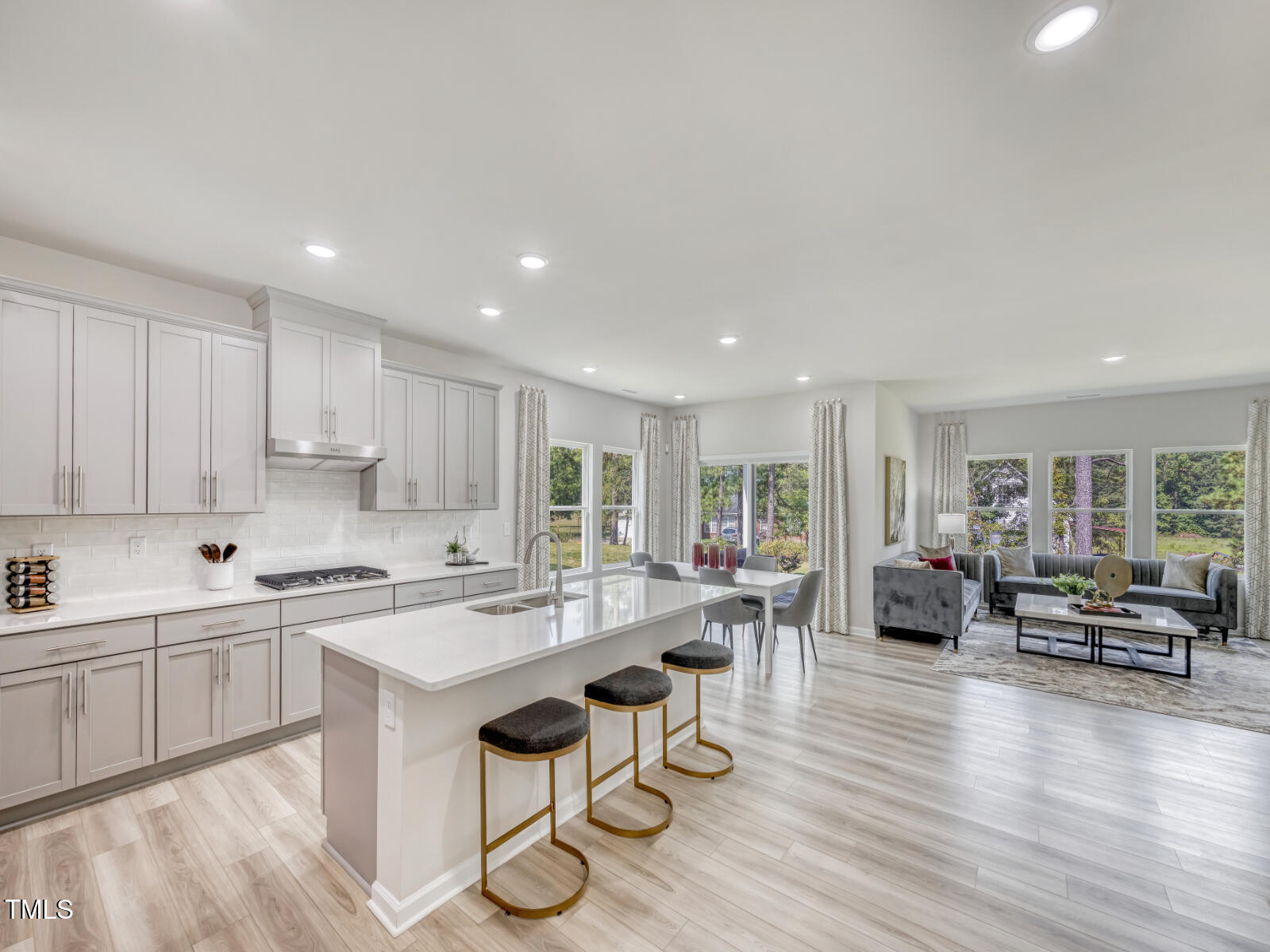 749 Deschutes Drive