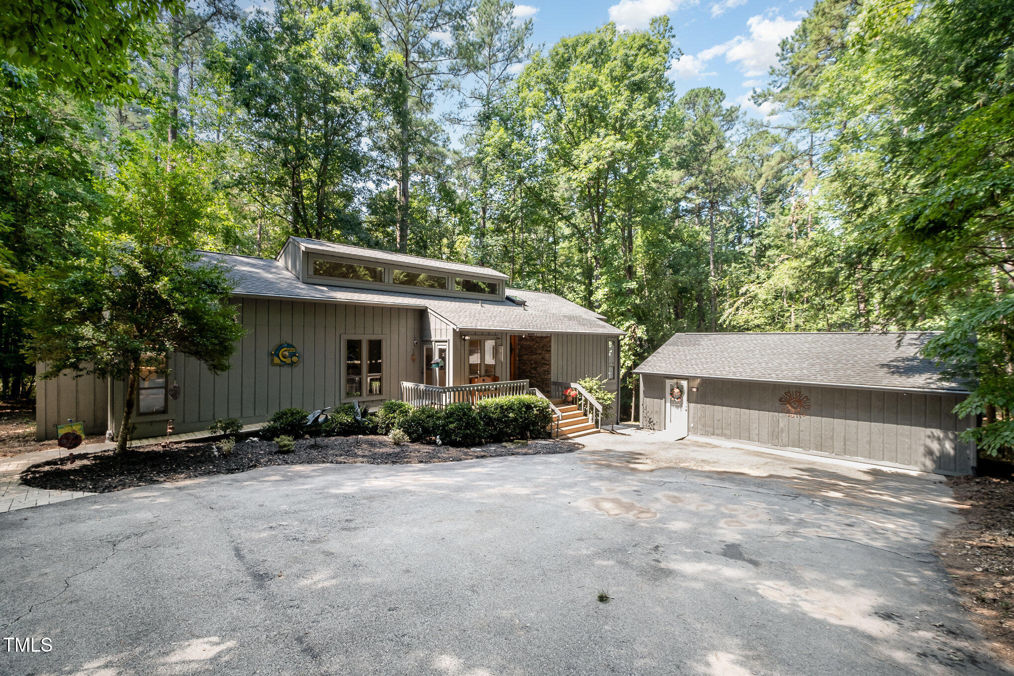 127 Creekwood