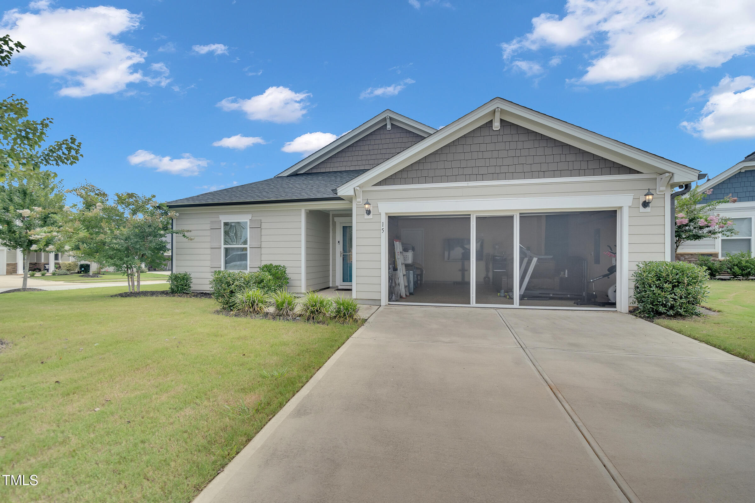 15 Iris Drive