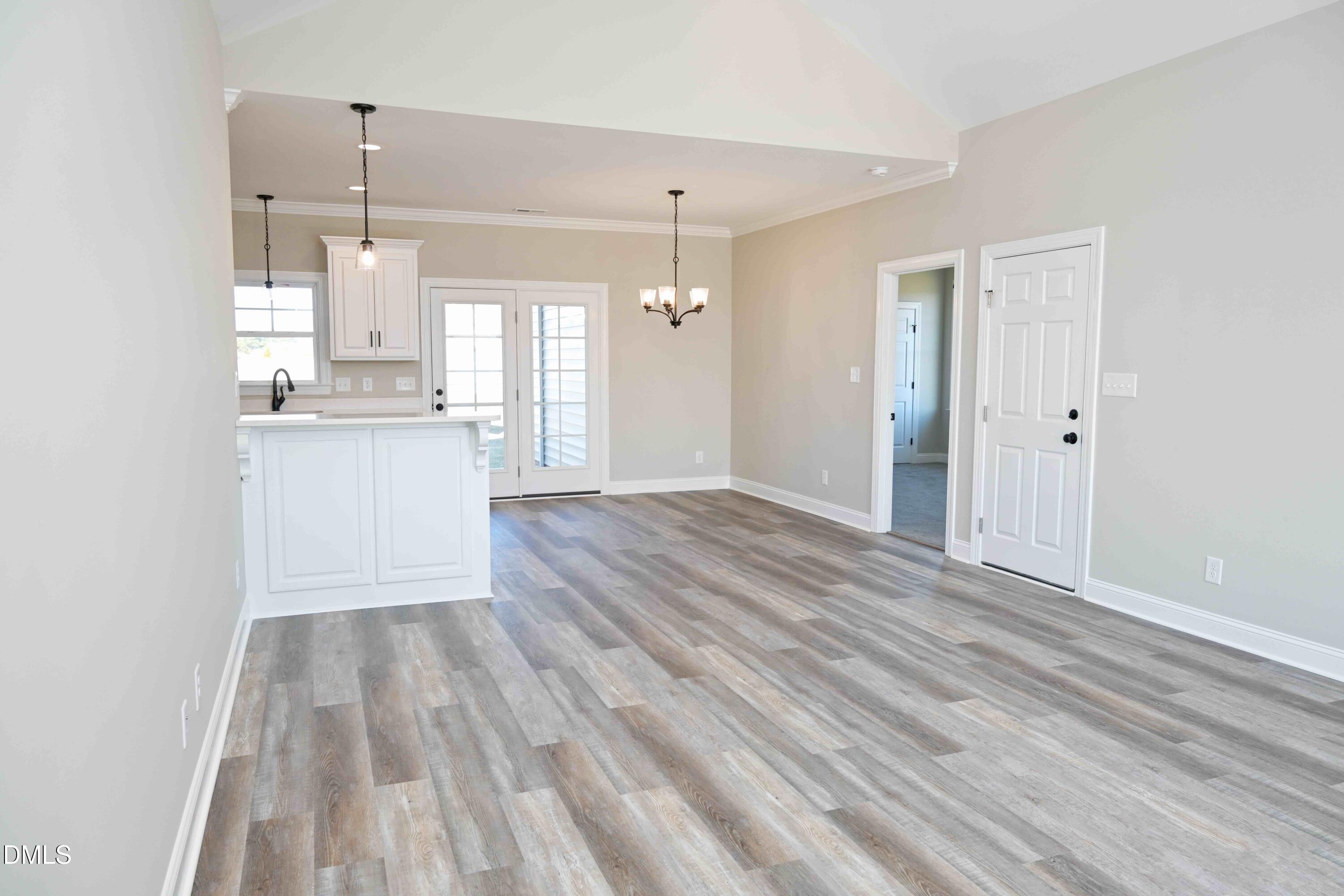 3808 Valleyfield Lane N