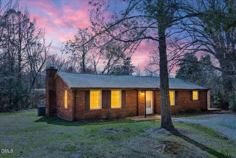 Photo of 110 Hill Street, Hillsborough, NC 27278 (MLS # 10152835)