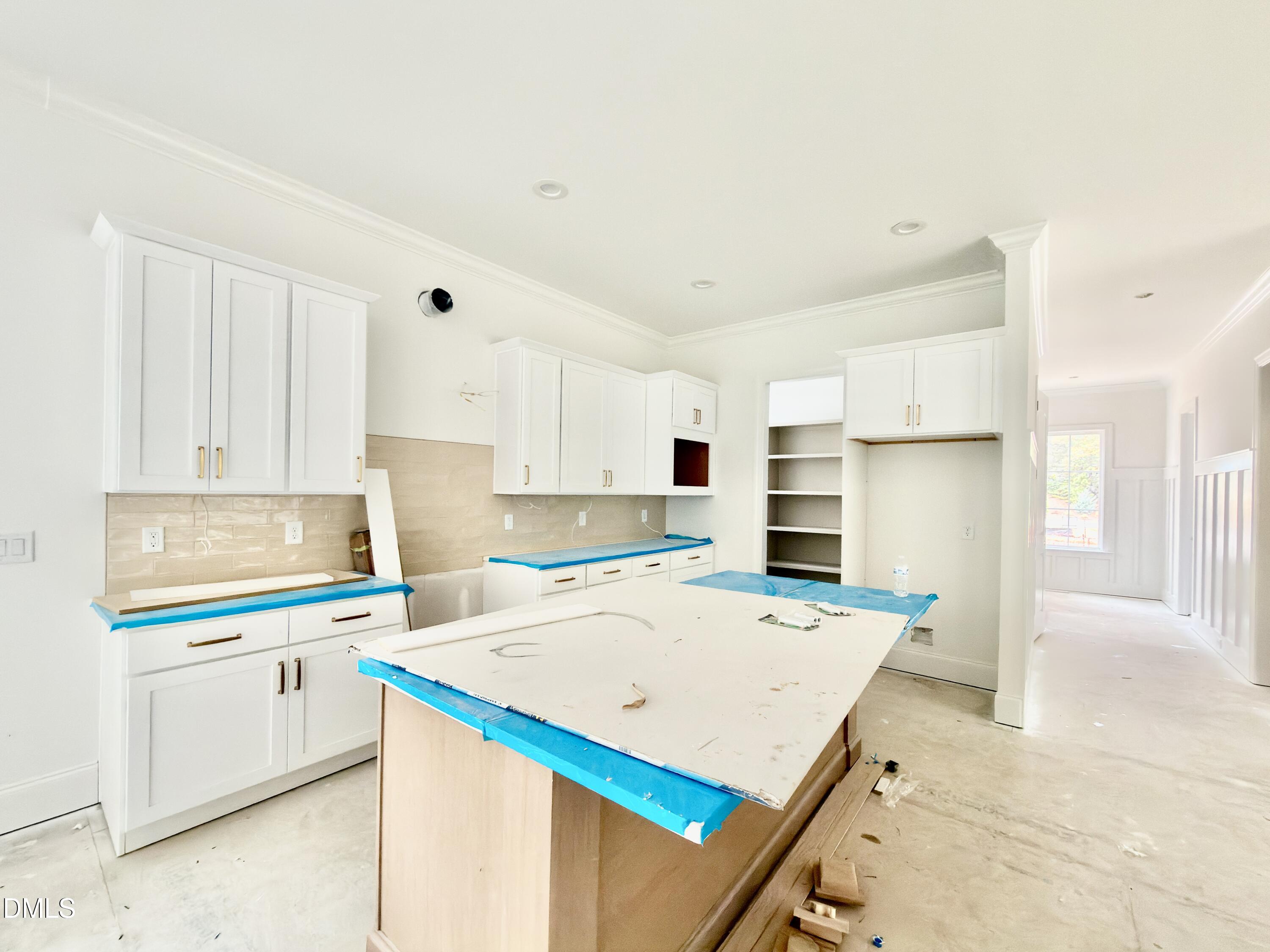 3828 Coach Lantern Avenue