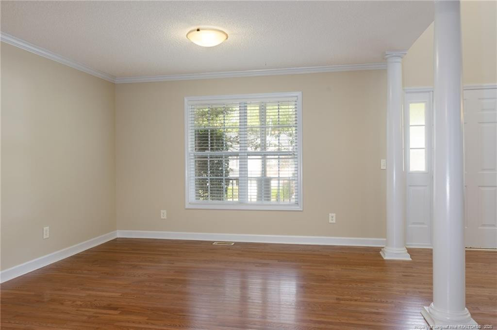 61 Lakewind Court