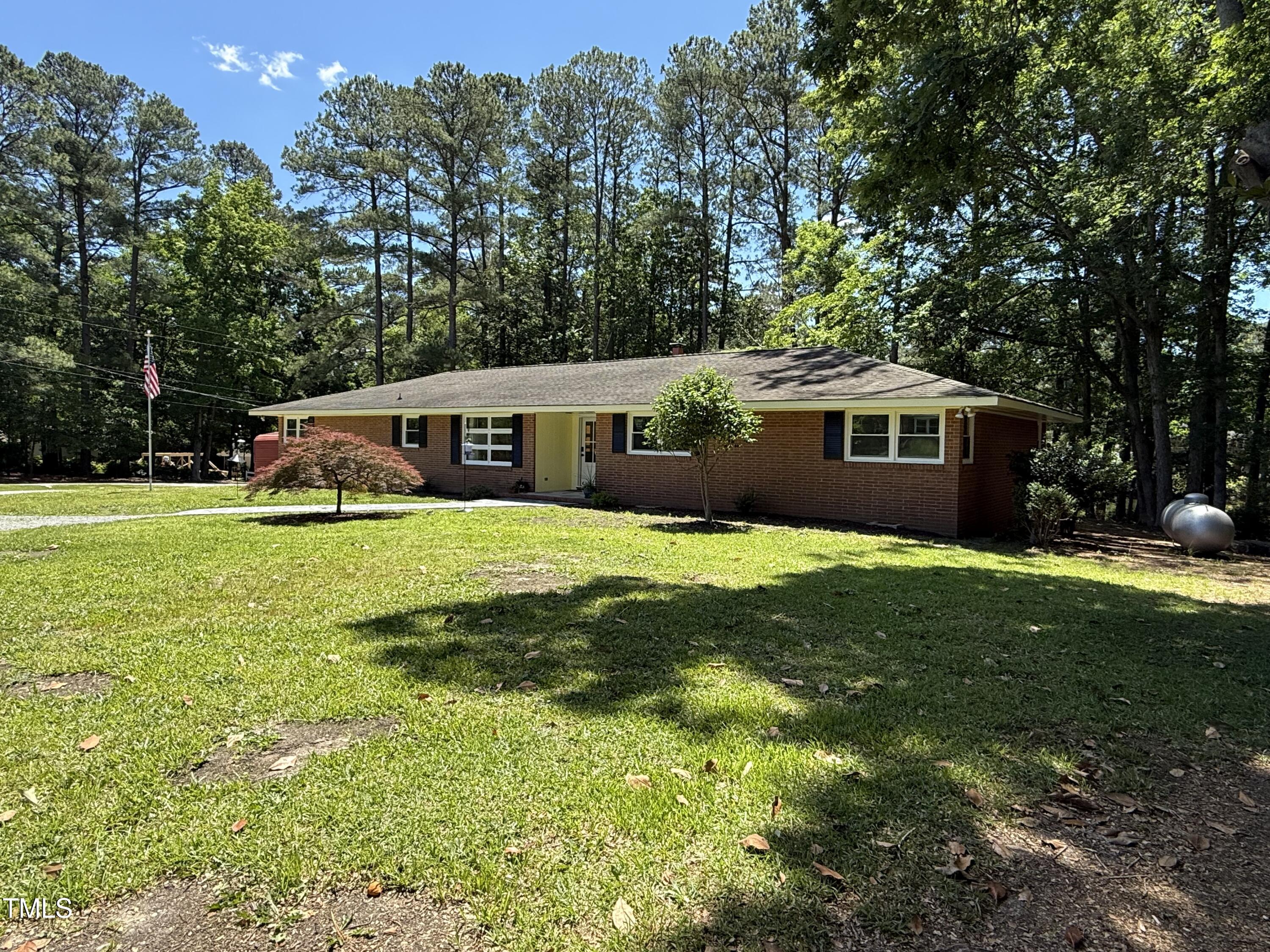 106 N Lakeside Drive