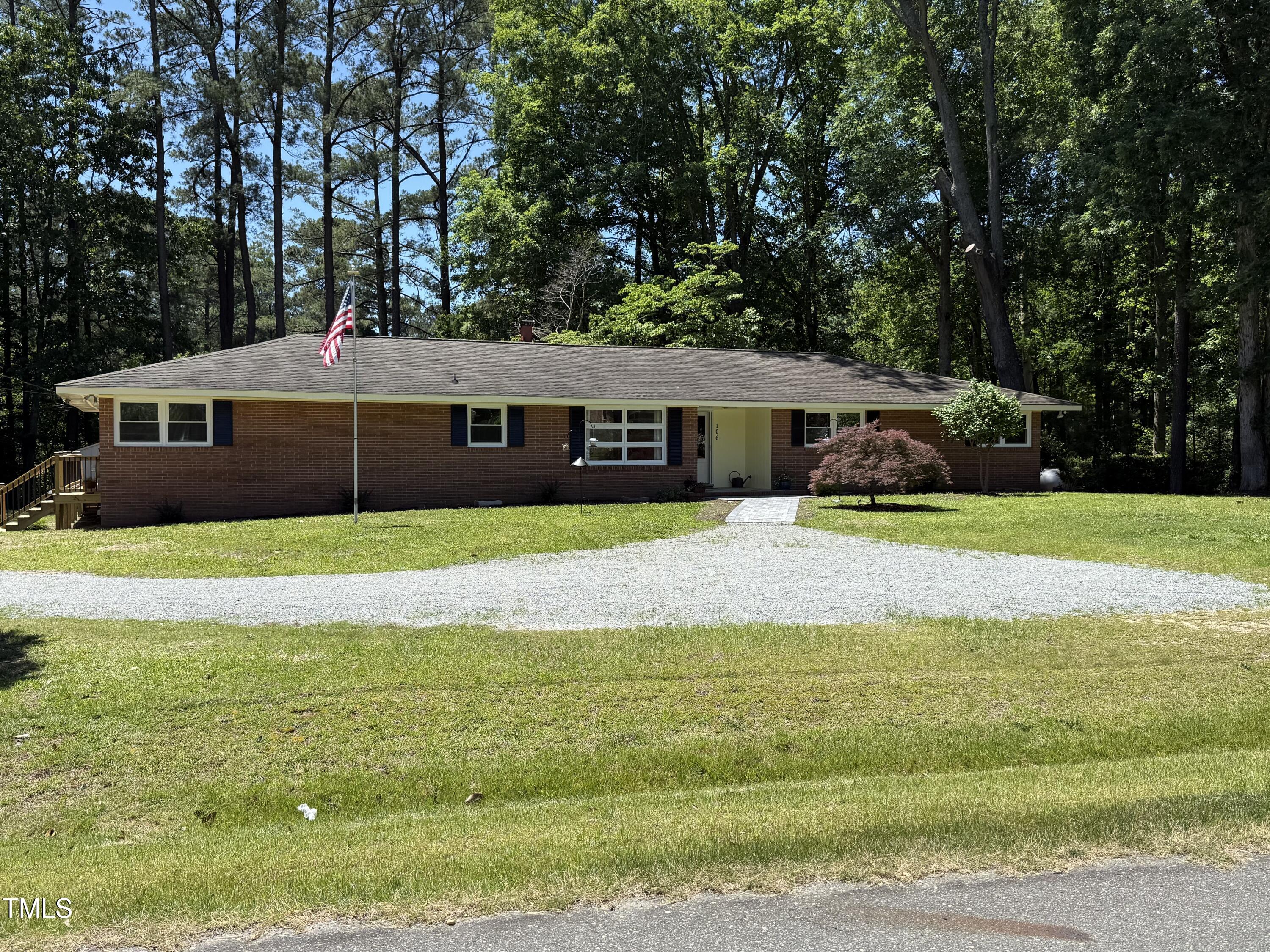 106 N Lakeside Drive