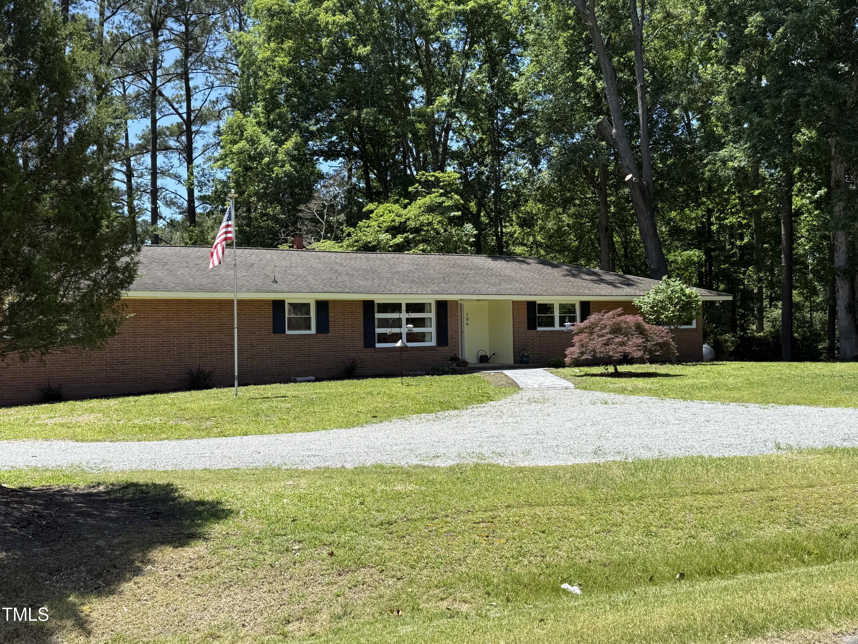 106 N Lakeside Drive
