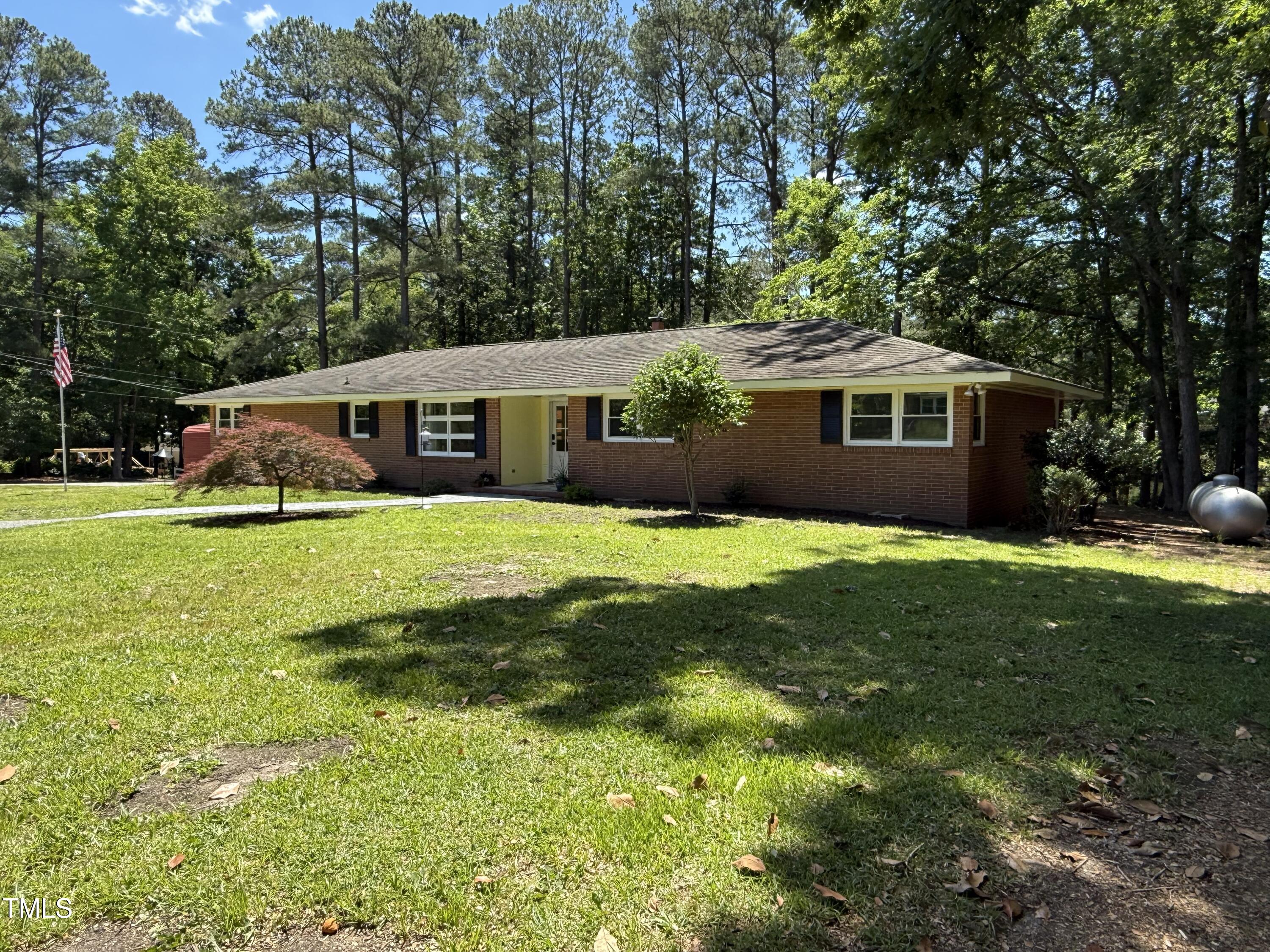 106 N Lakeside Drive