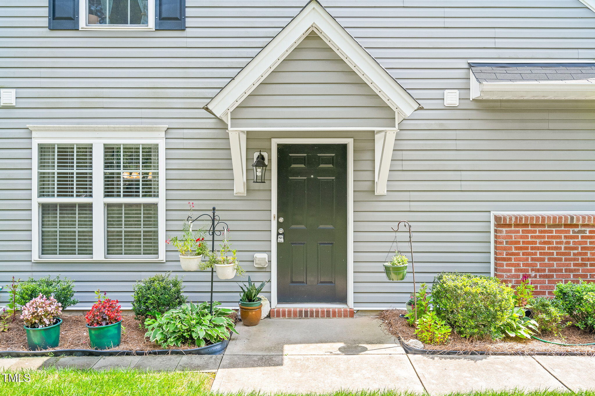 320 Robyn'S Glen Circle Circle