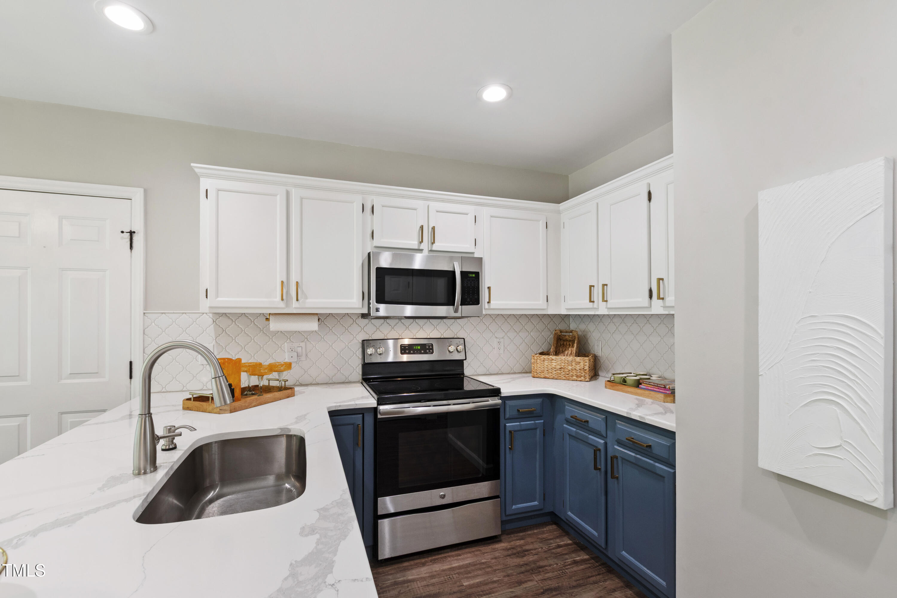 Raleigh, North Carolina 27617, United States, 3 Bedrooms Bedrooms, ,3 BathroomsBathrooms,Residential,Pending,204107