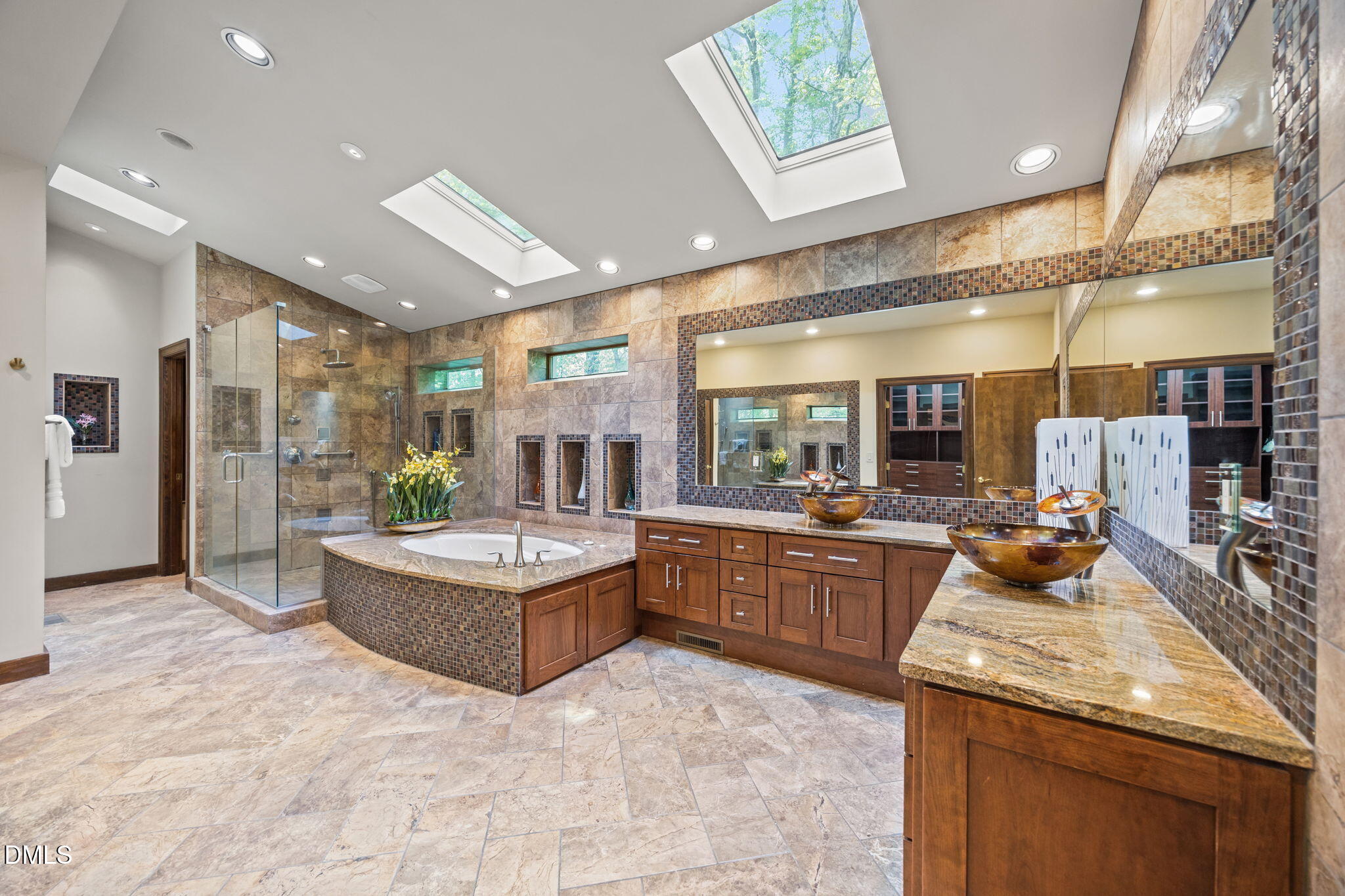 12117 Cliffside Circle