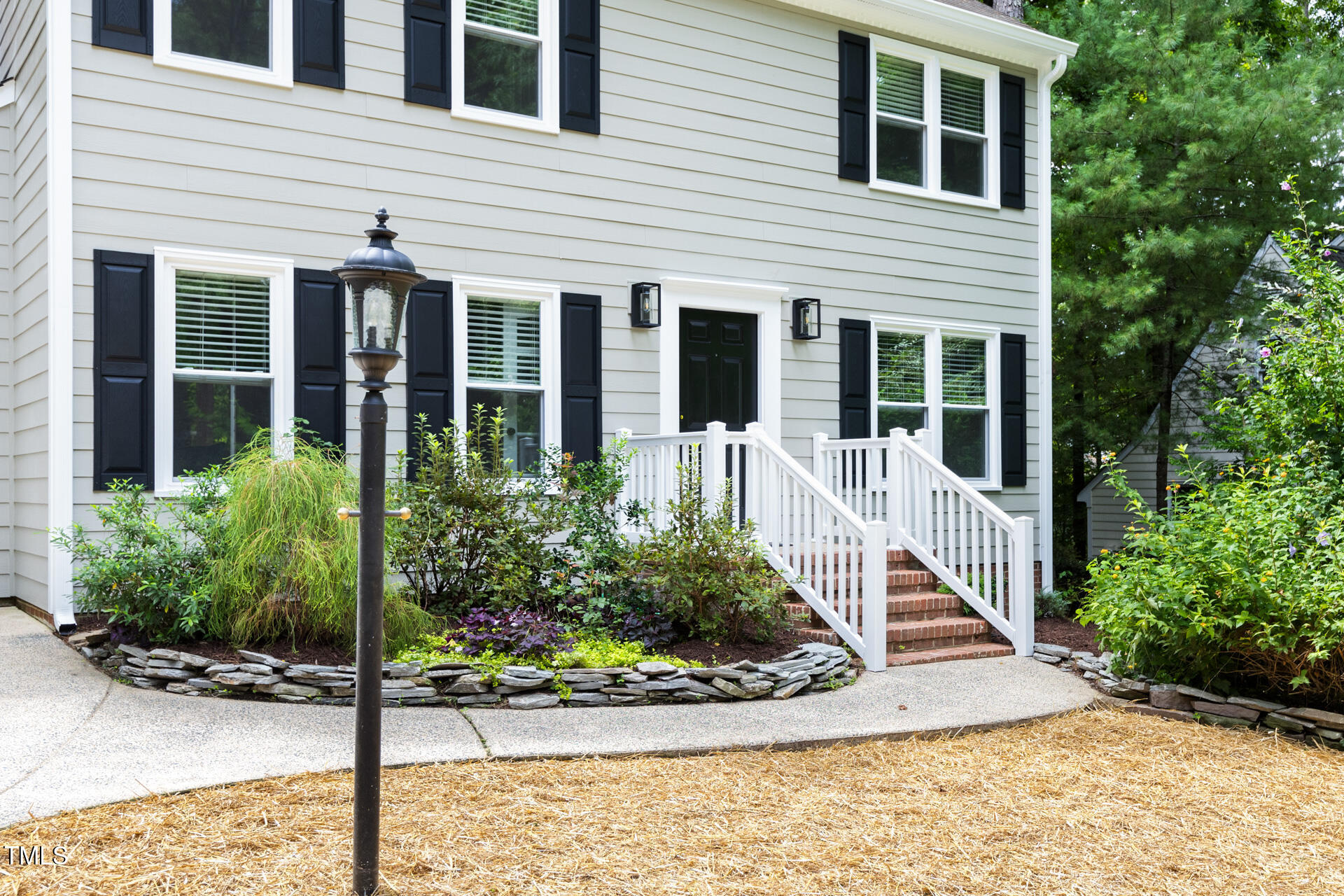 8 Briarfield Court