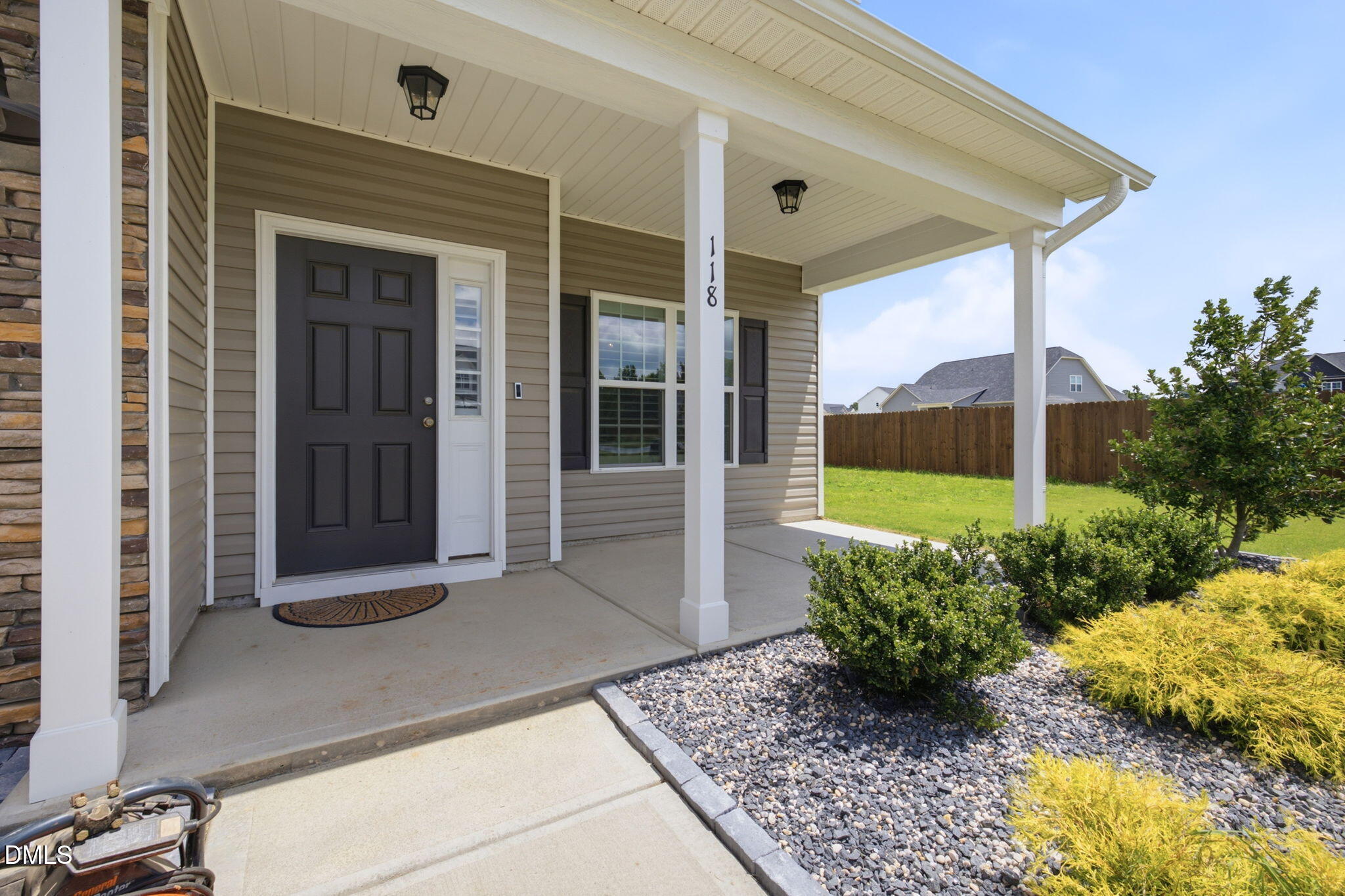 118 W Sand Luggs Court