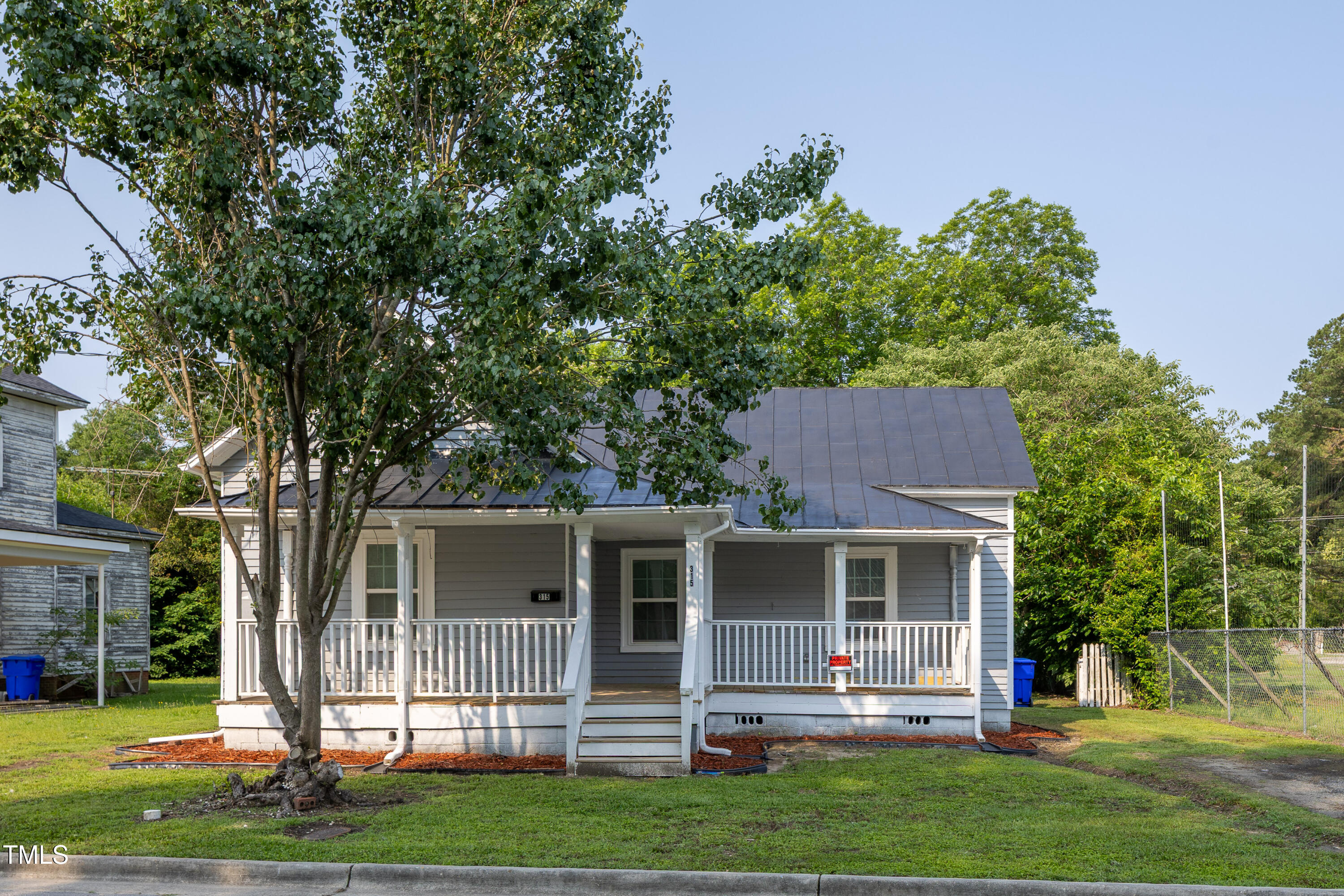 315 Giddens Street