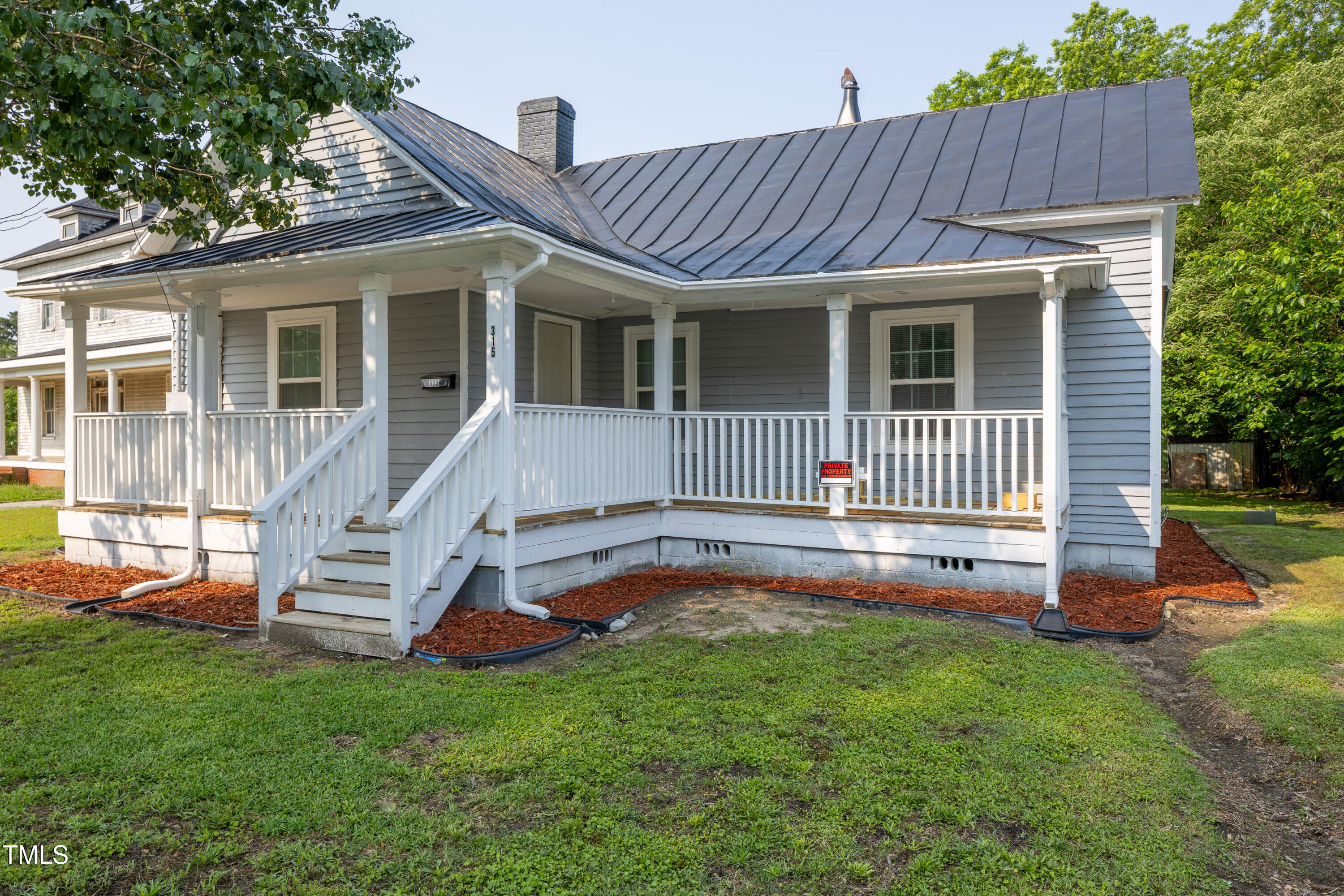 315 Giddens Street