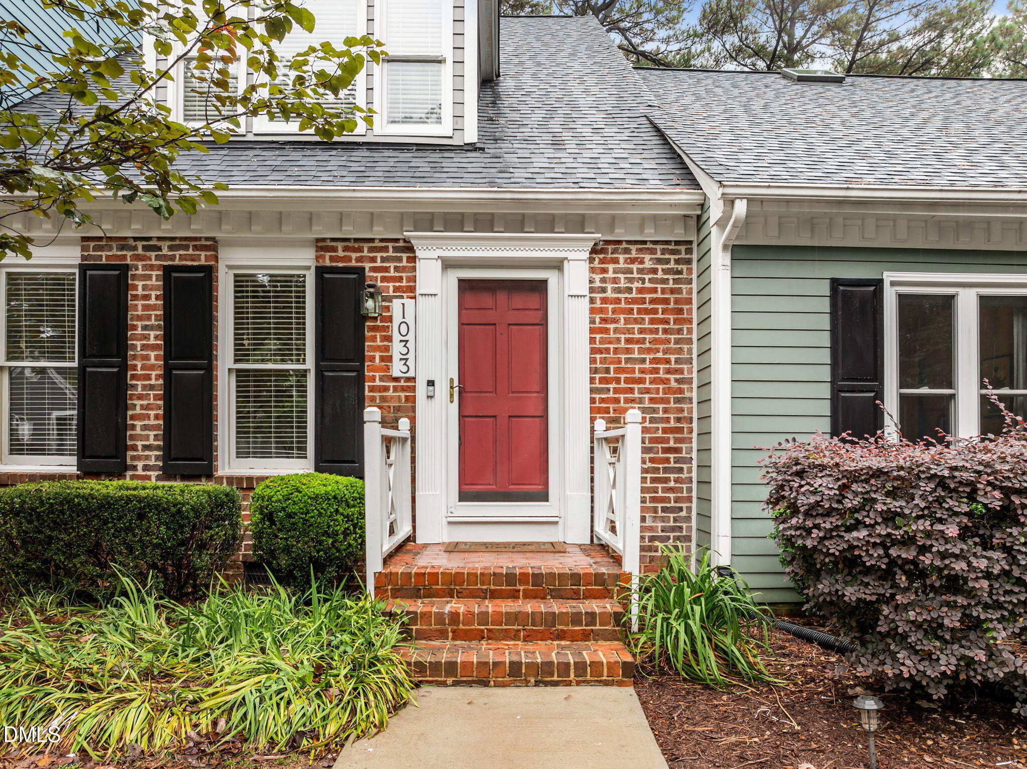 1033 Oak Lake Court