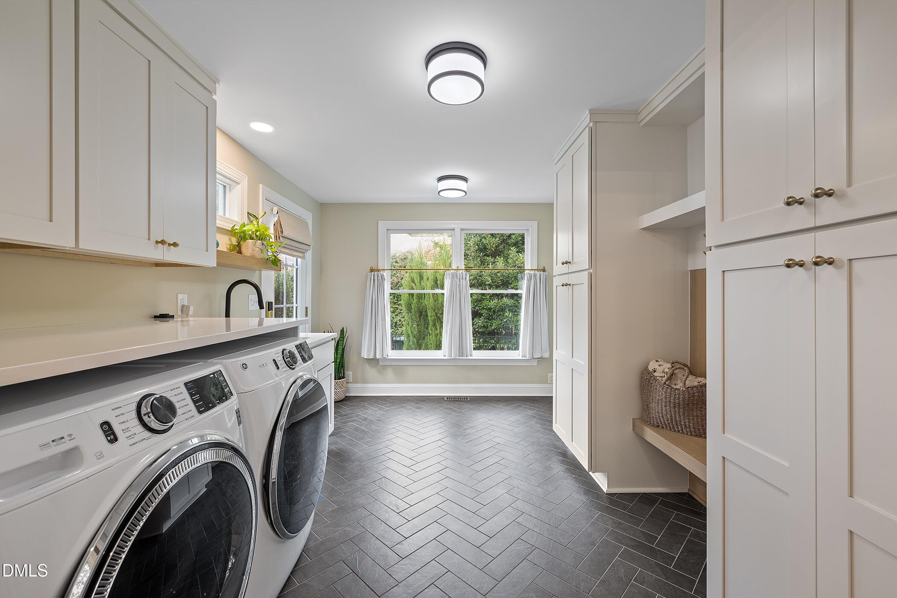 Raleigh, North Carolina 27615, United States, 4 Bedrooms Bedrooms, ,3 BathroomsBathrooms,Residential,Pending,246695