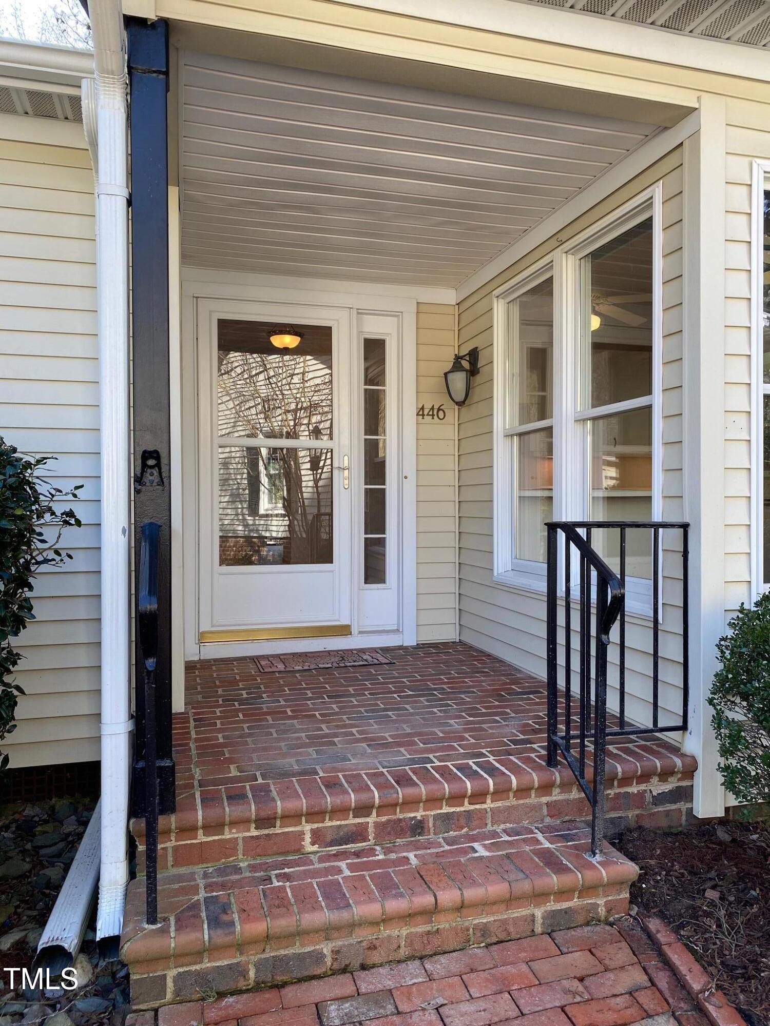 446 Crossvine Close
