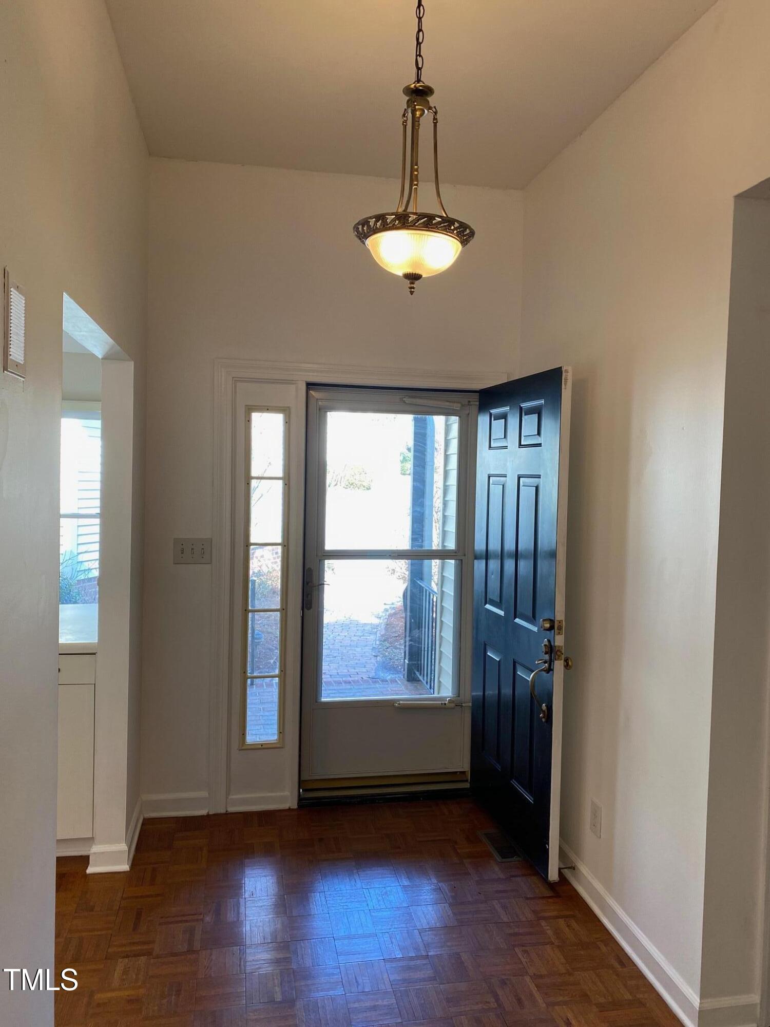 446 Crossvine Close