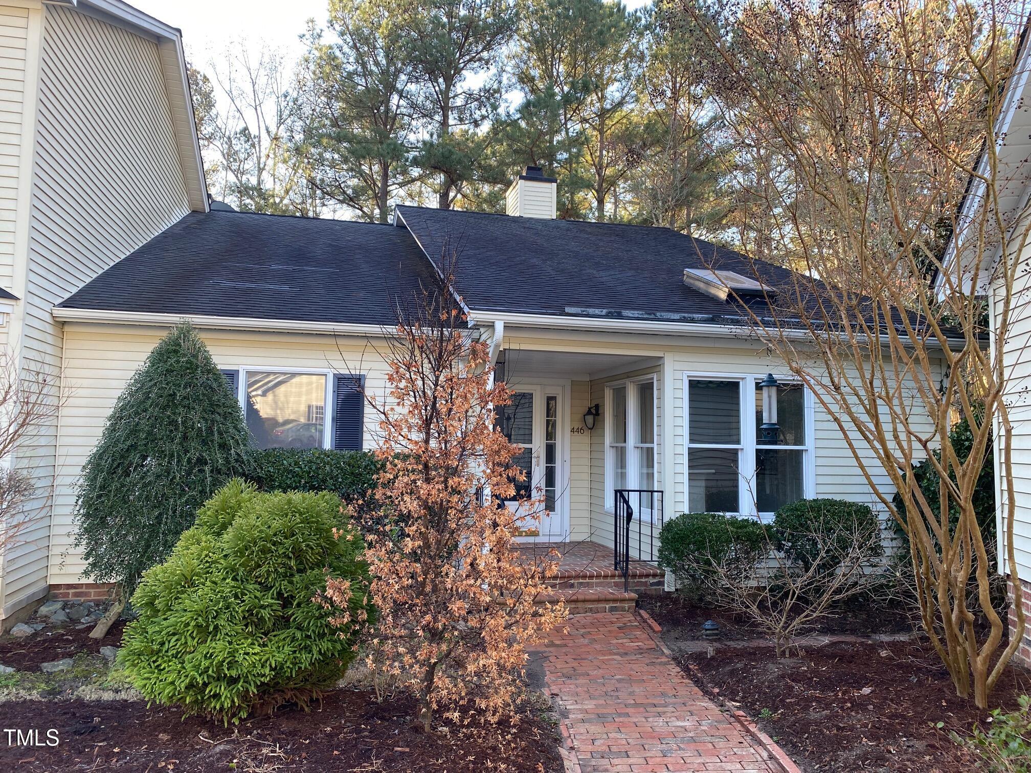 446 Crossvine Close