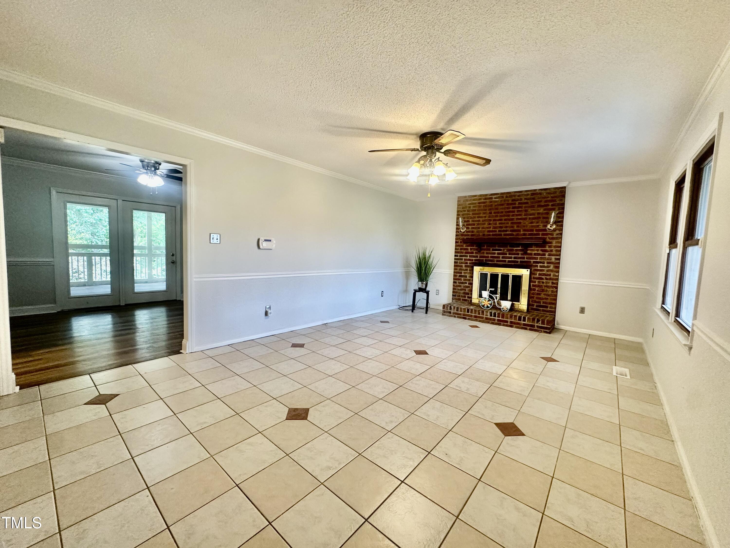 101 Creekside Drive