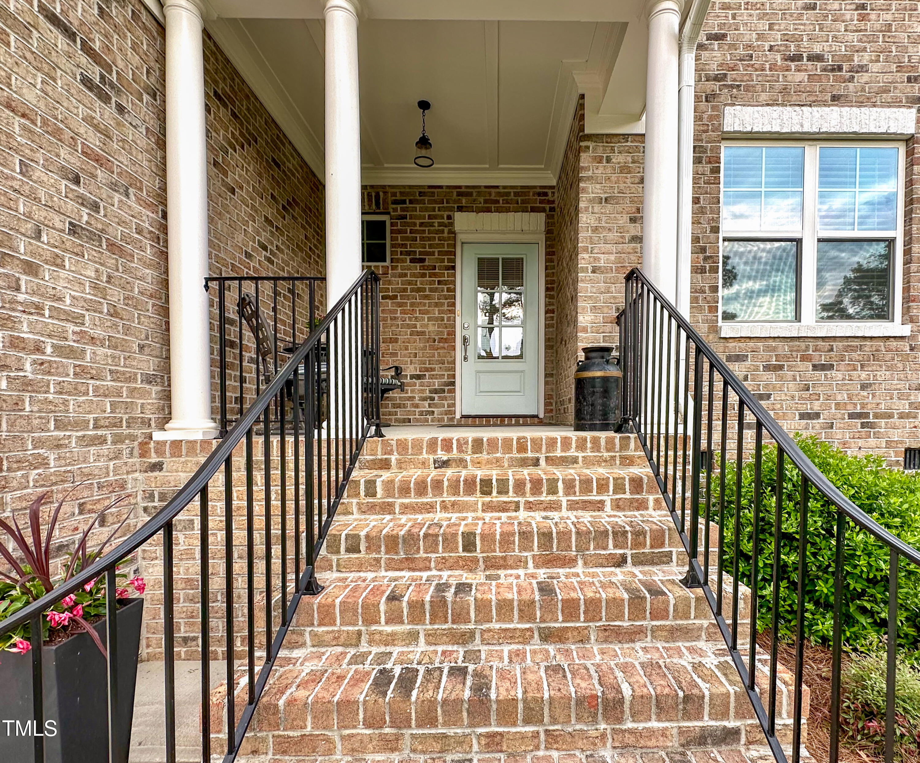 409 Eagle Court