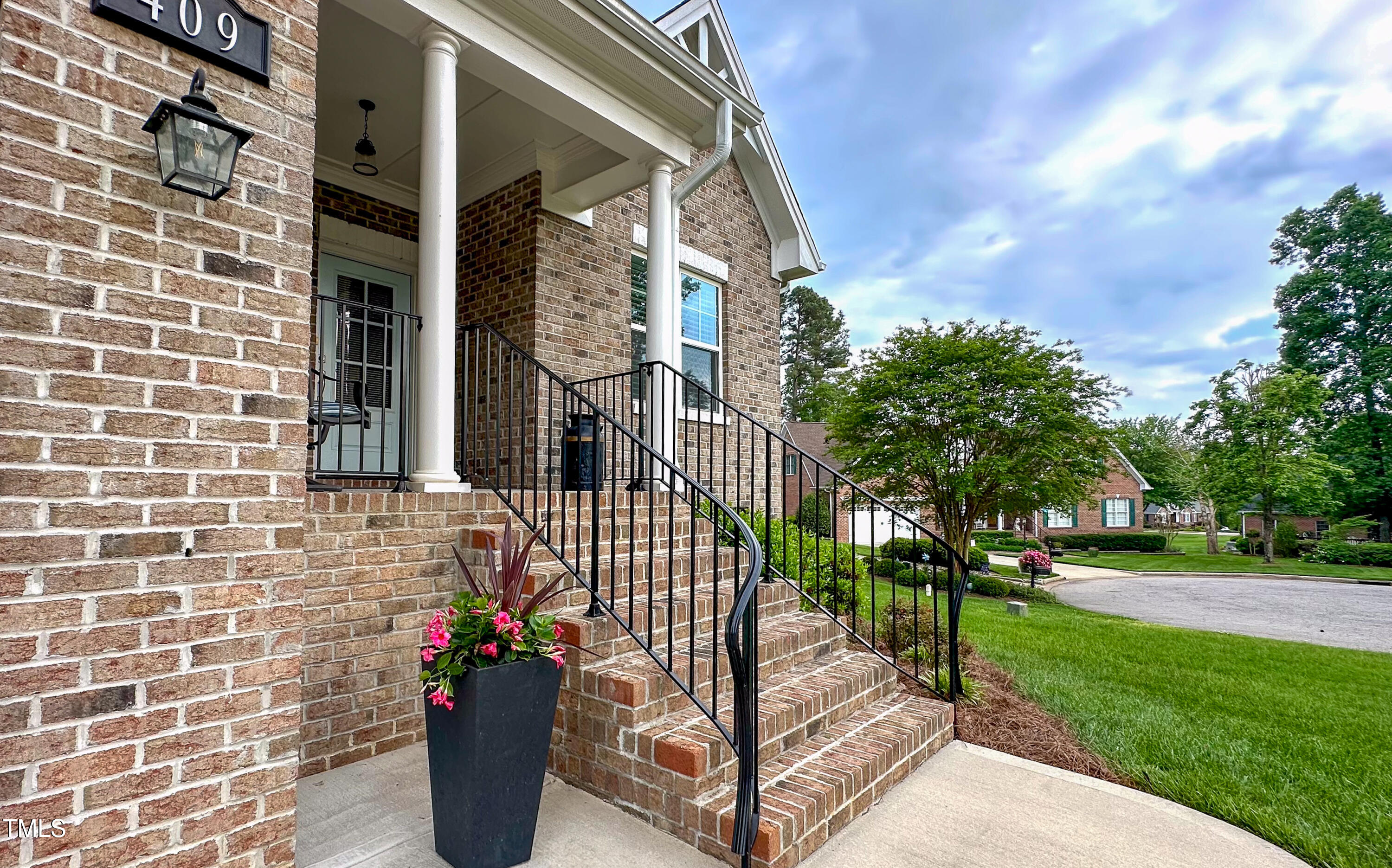 409 Eagle Court