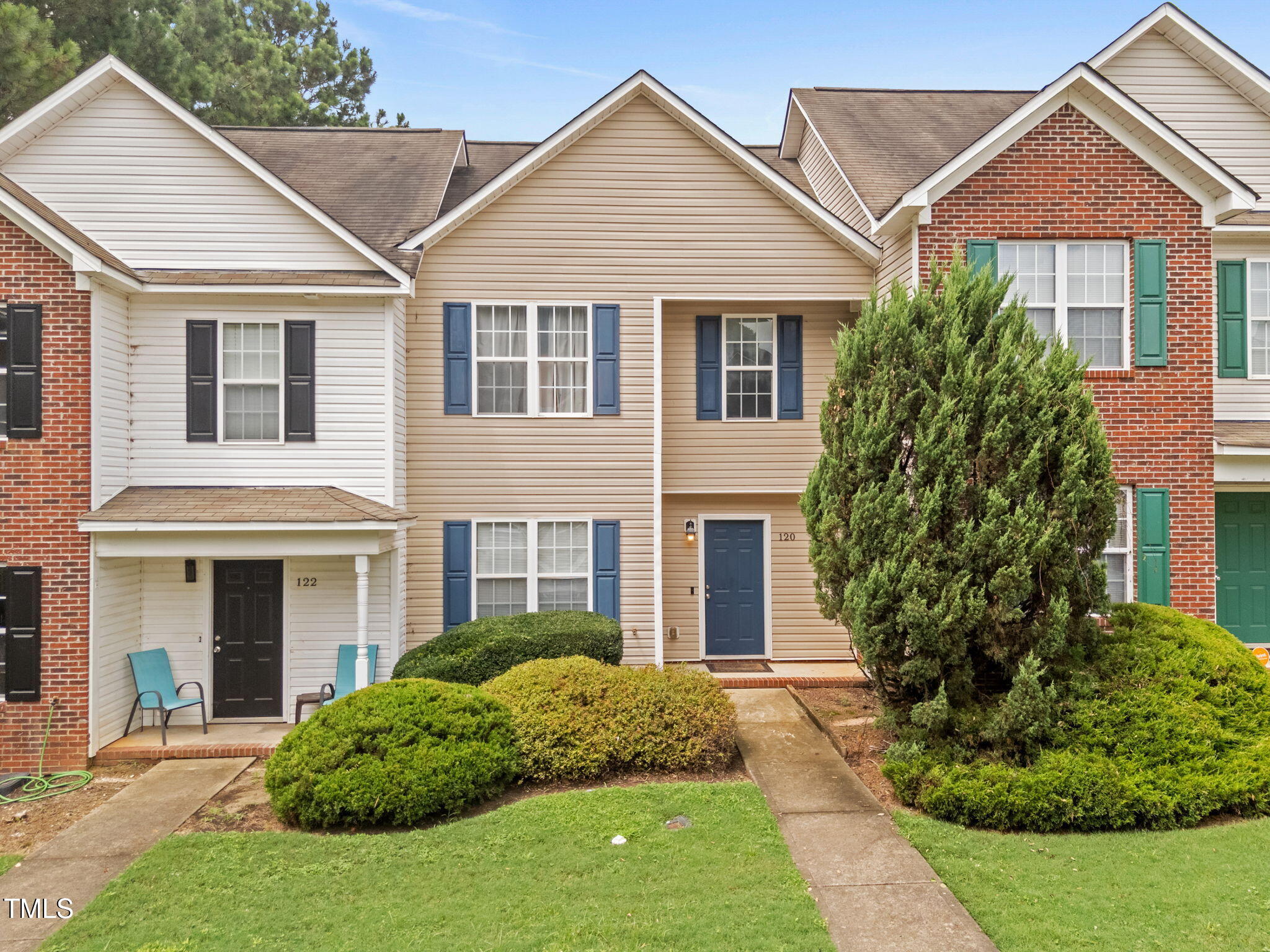 120 Blackthorne Court