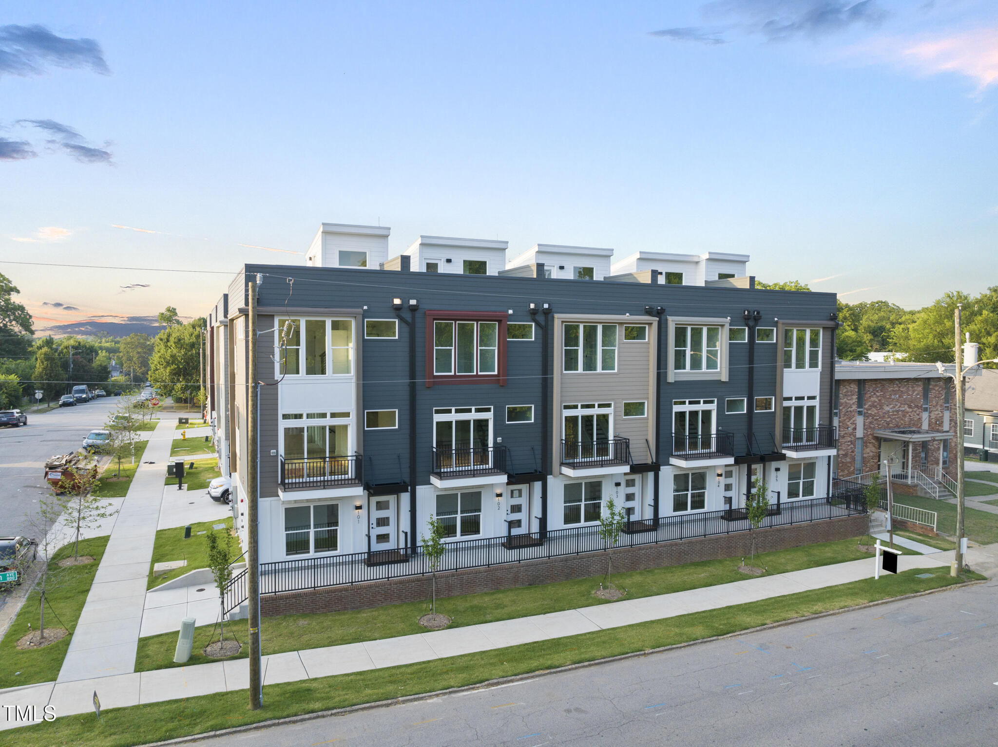 10 Seawell Avenue 105