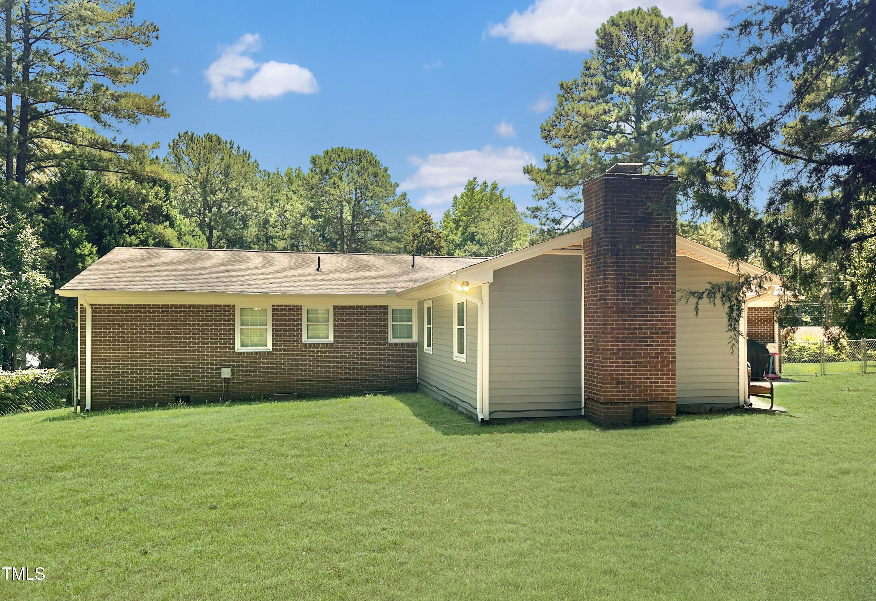 Photo 4 of 5 of 2400 Carbonton Road house