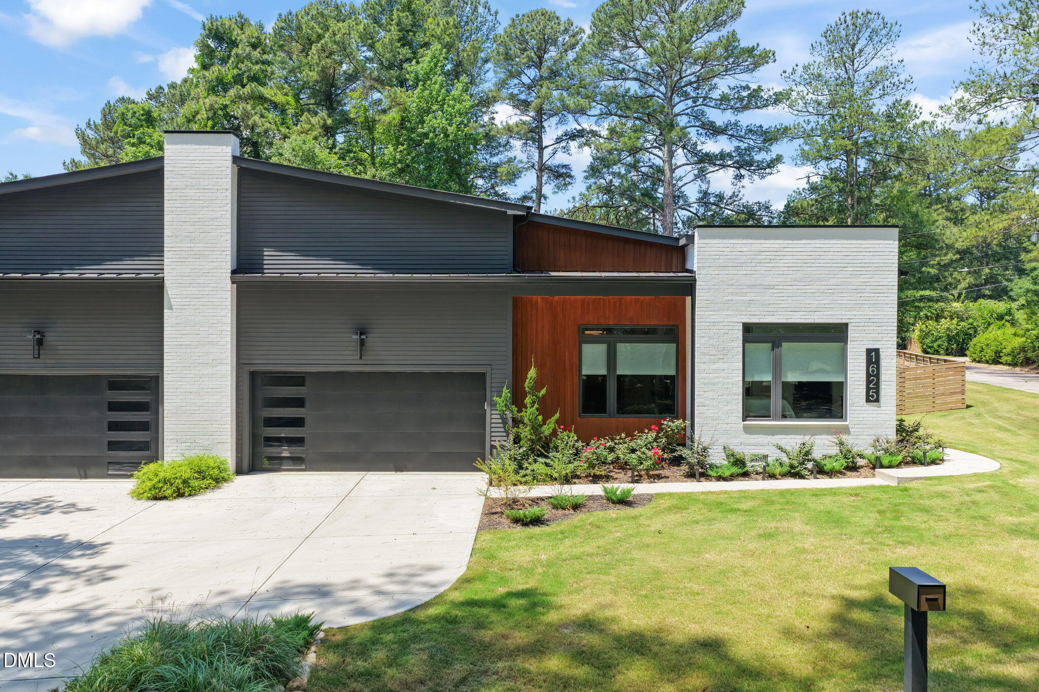 1625 Bruce Circle