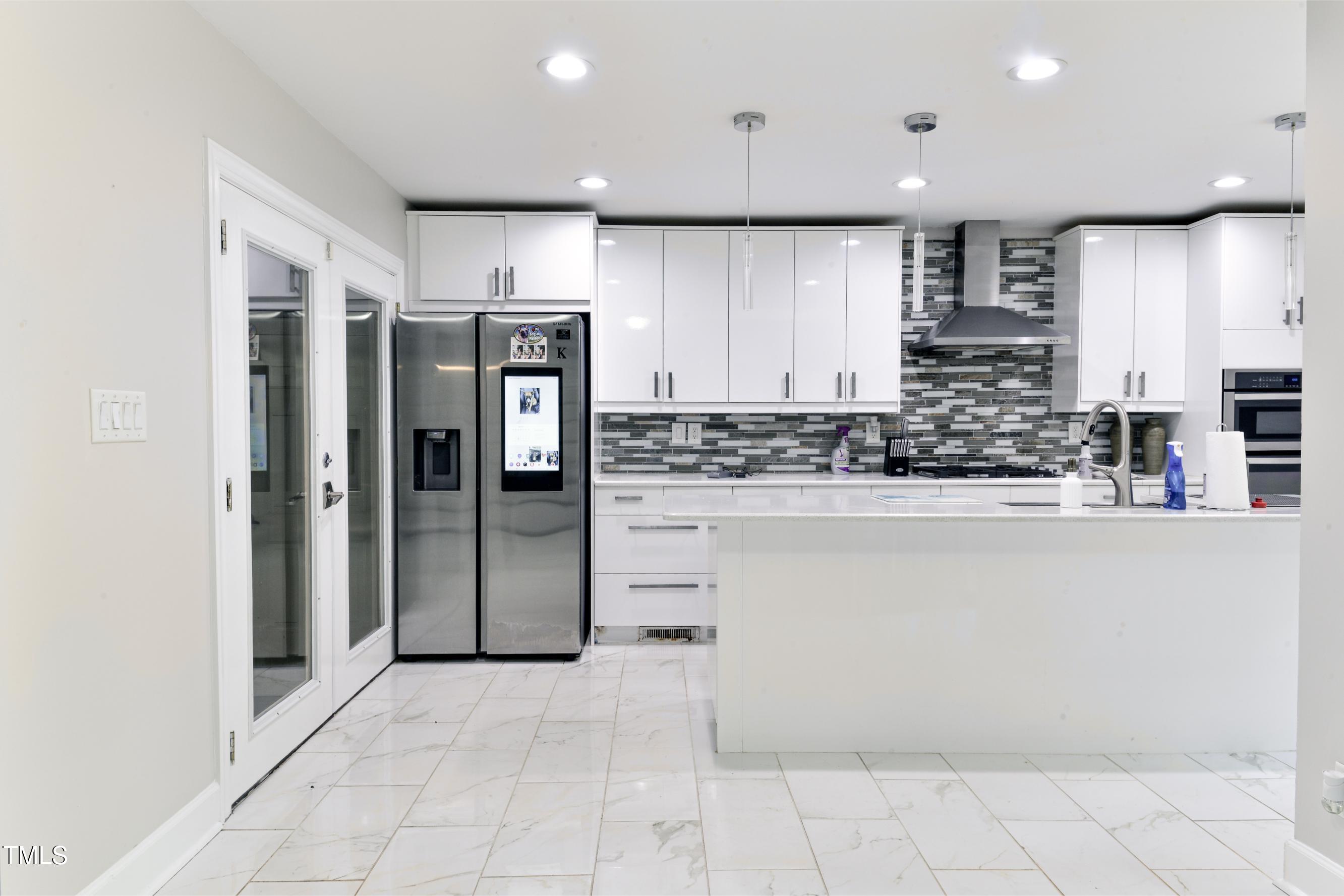 6409 Lakeland Drive