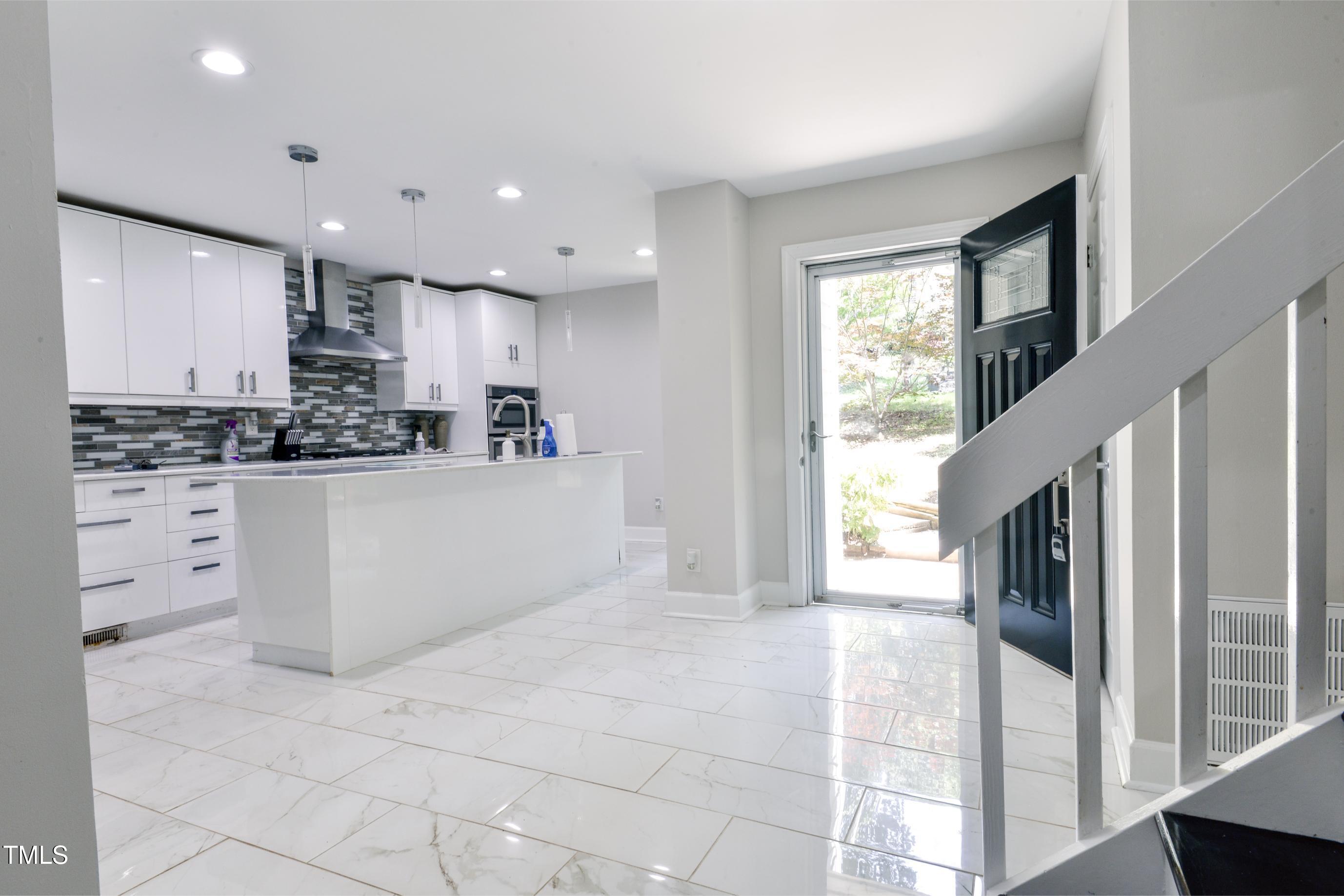 6409 Lakeland Drive