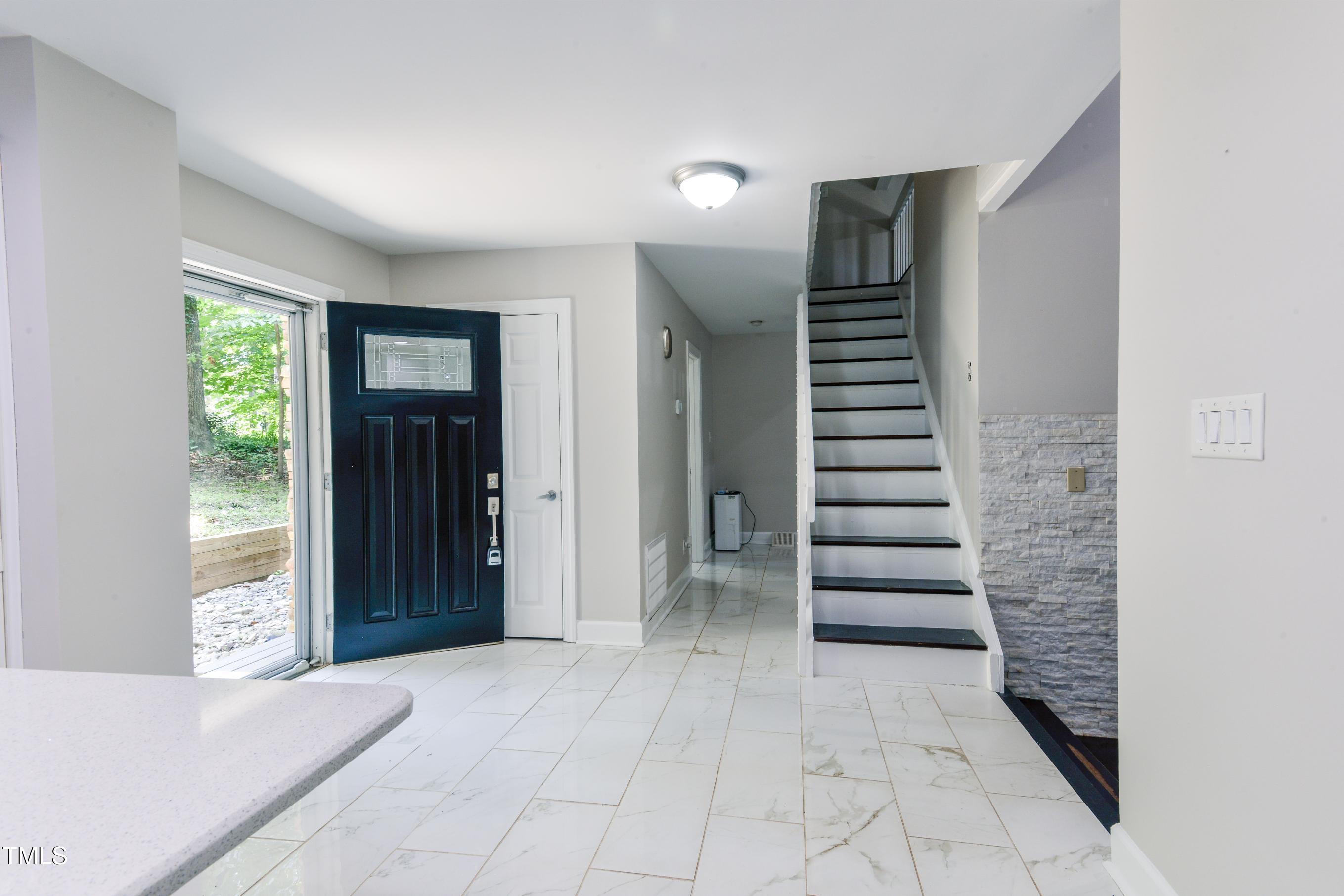 6409 Lakeland Drive
