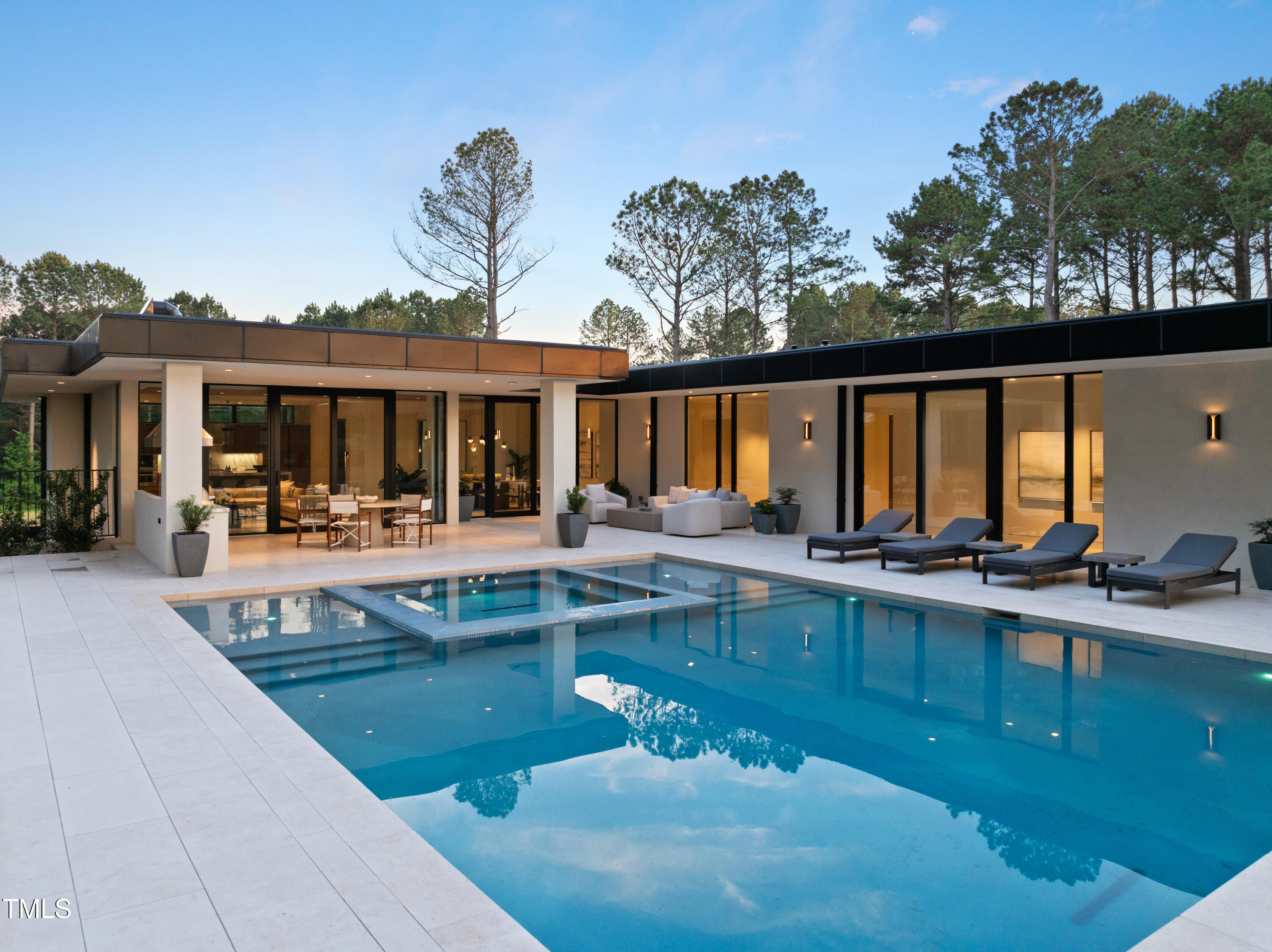 812 Stradella Road